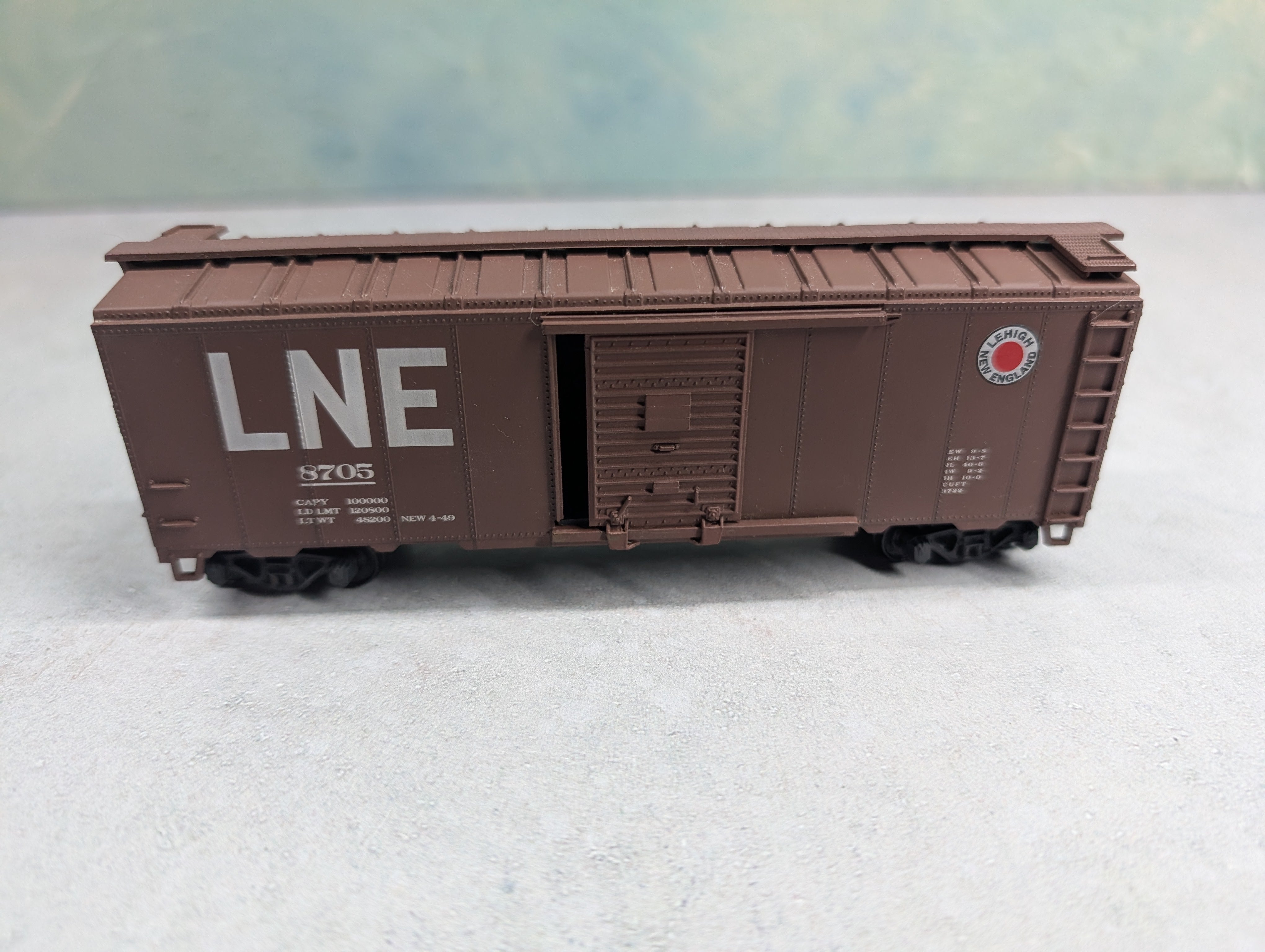 USED Athearn HO Scale 40' Box Car Lehigh and New England LNE #8705