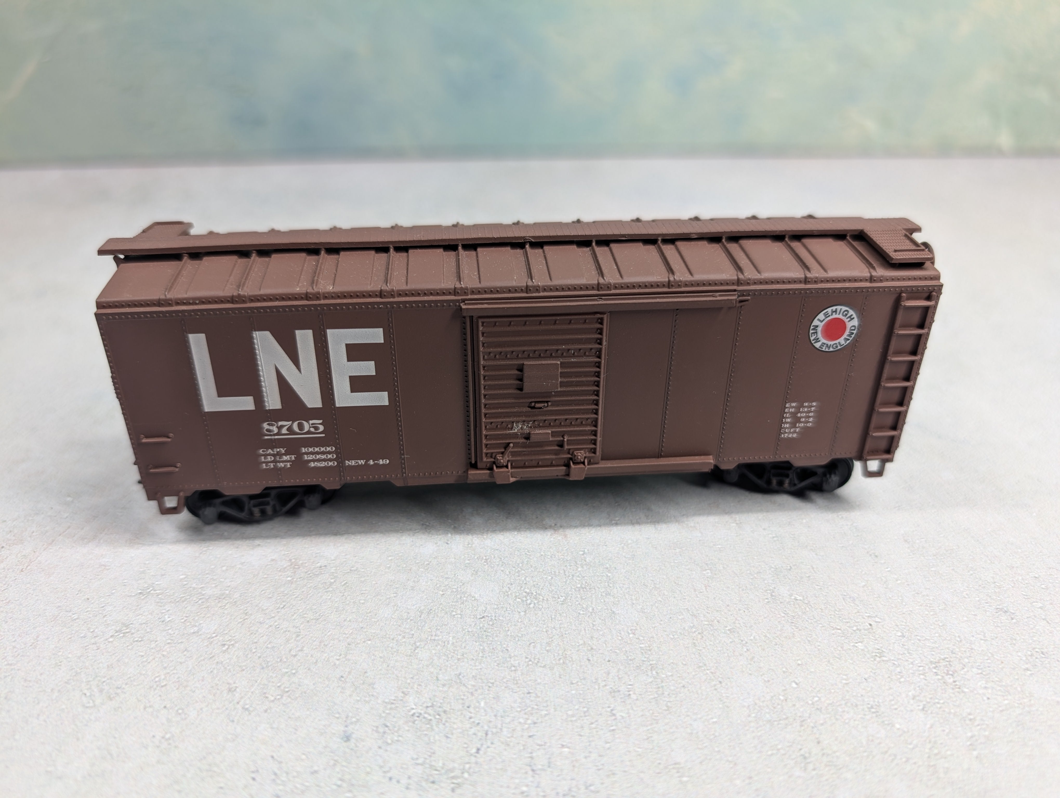 USED Athearn HO Scale 40' Box Car Lehigh and New England LNE #8705