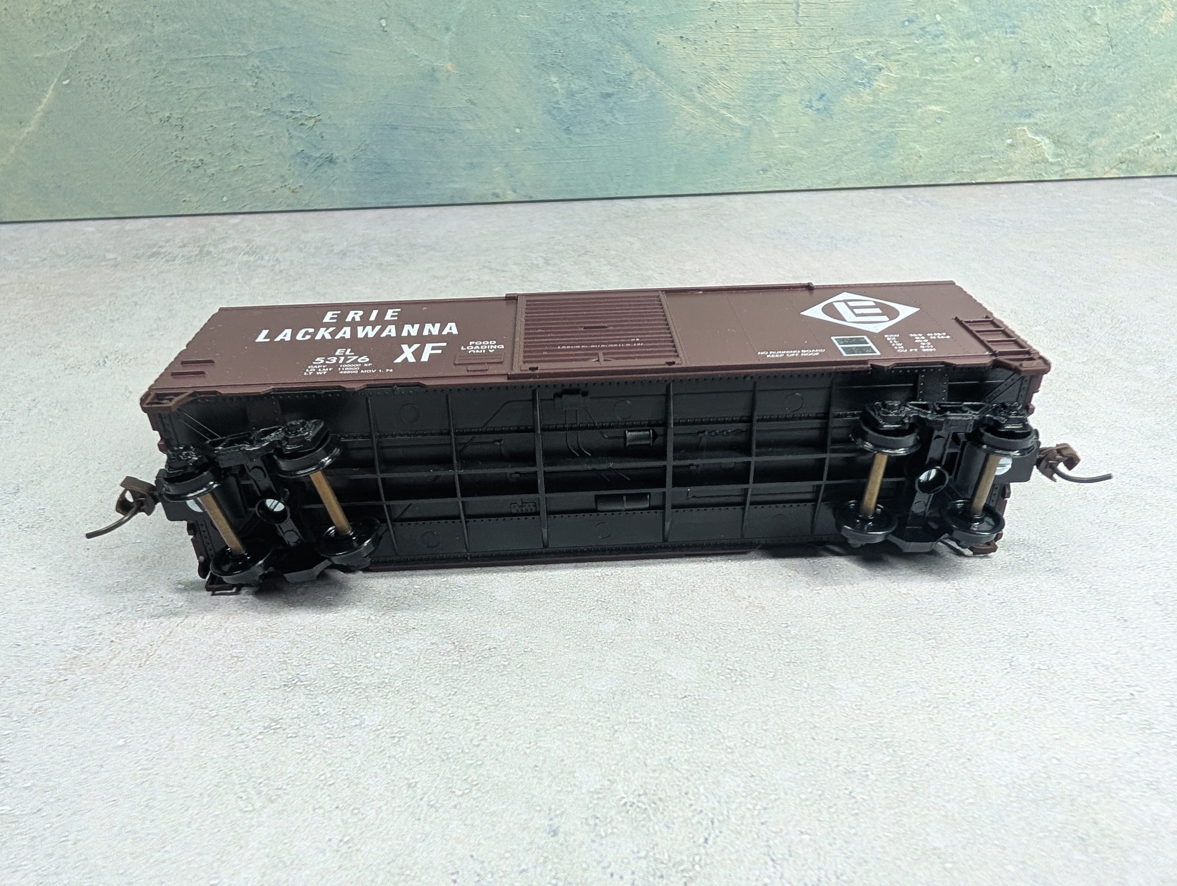 USED Roundhouse HO Scale 40' Box Car Erie Lackawanna EL #53176