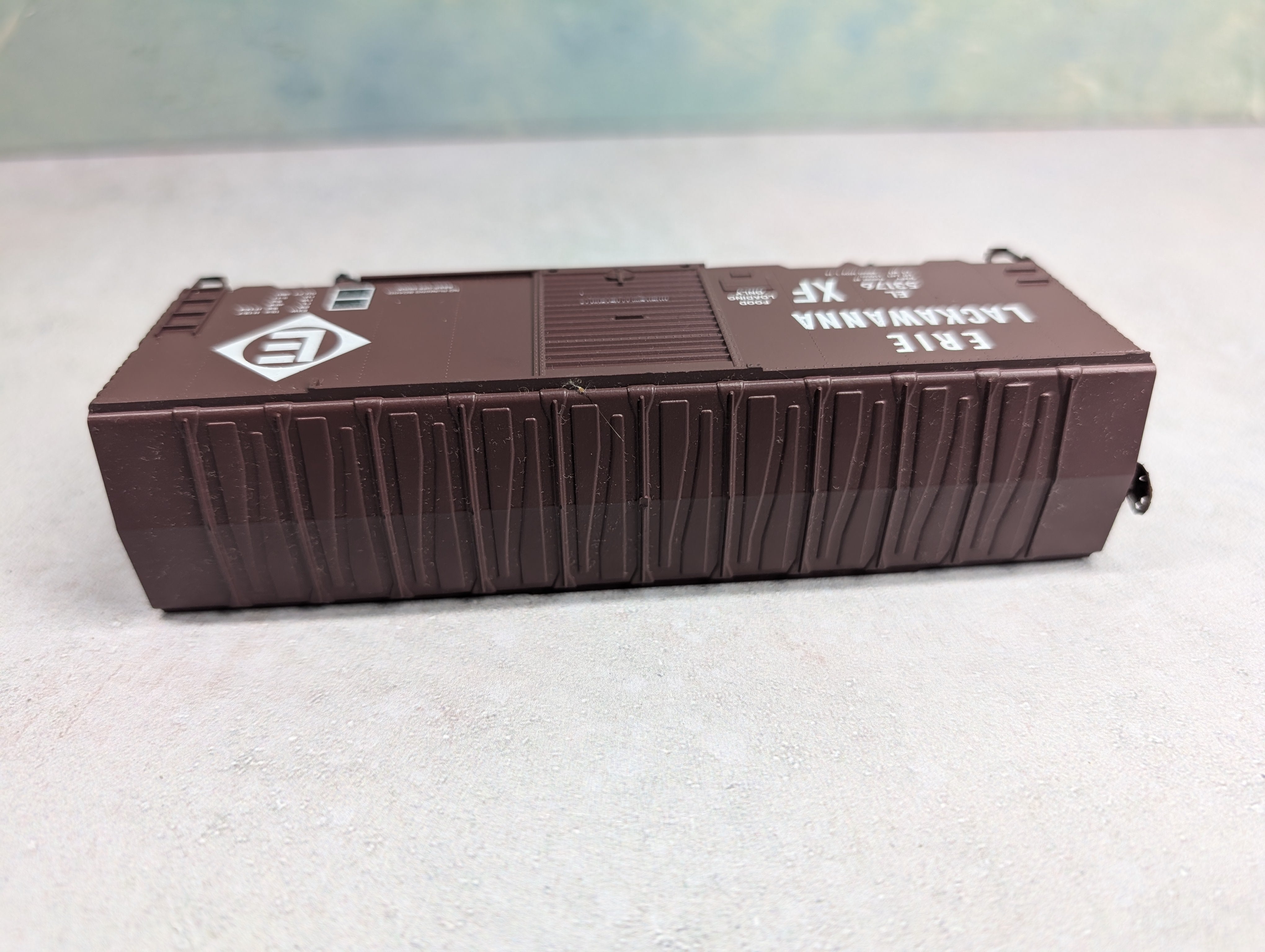 USED Roundhouse HO Scale 40' Box Car Erie Lackawanna EL #53176