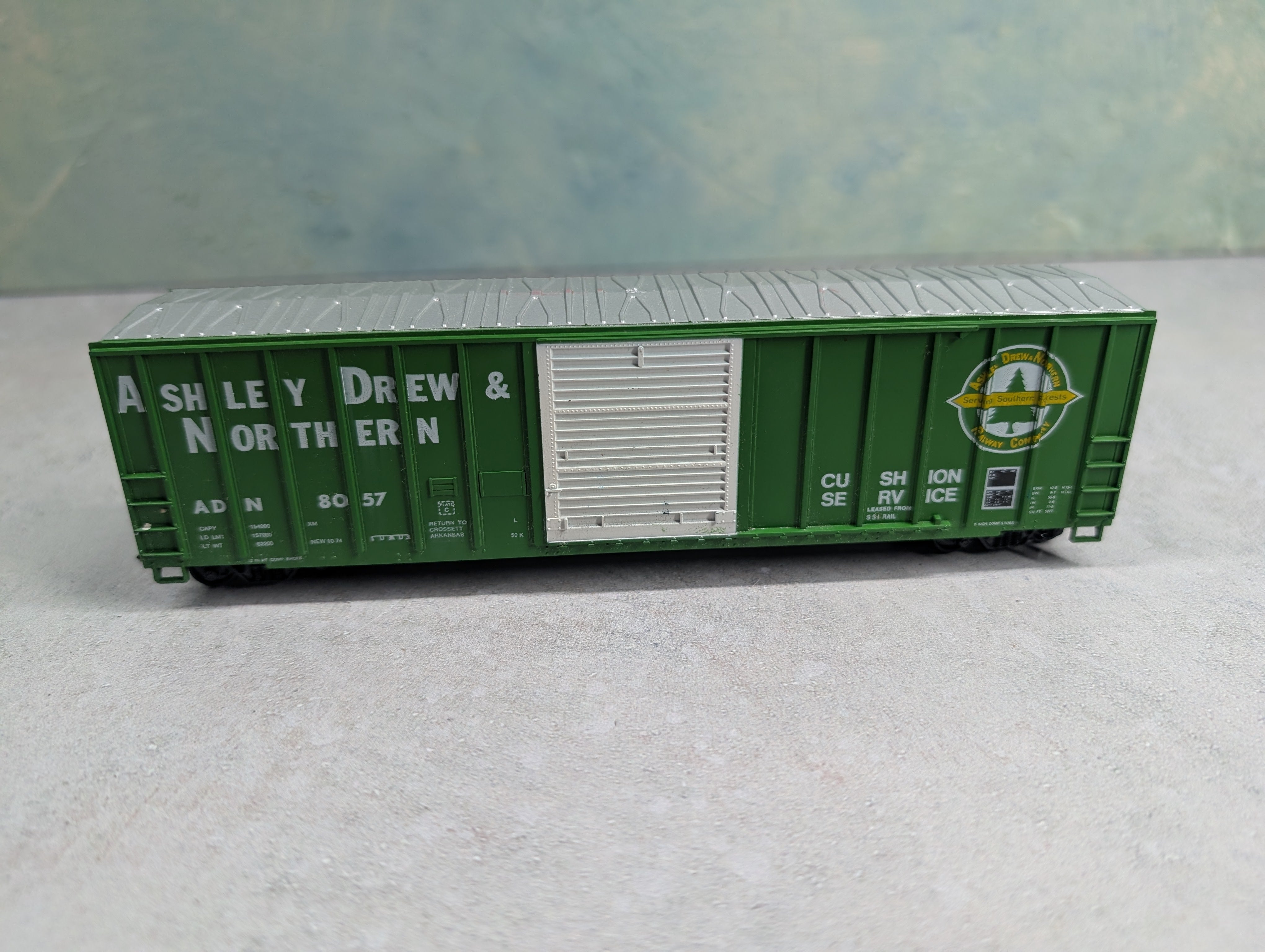 USED Roundhouse HO Scale 50' Box Car Ashley, Drew and Northern ADN #8057