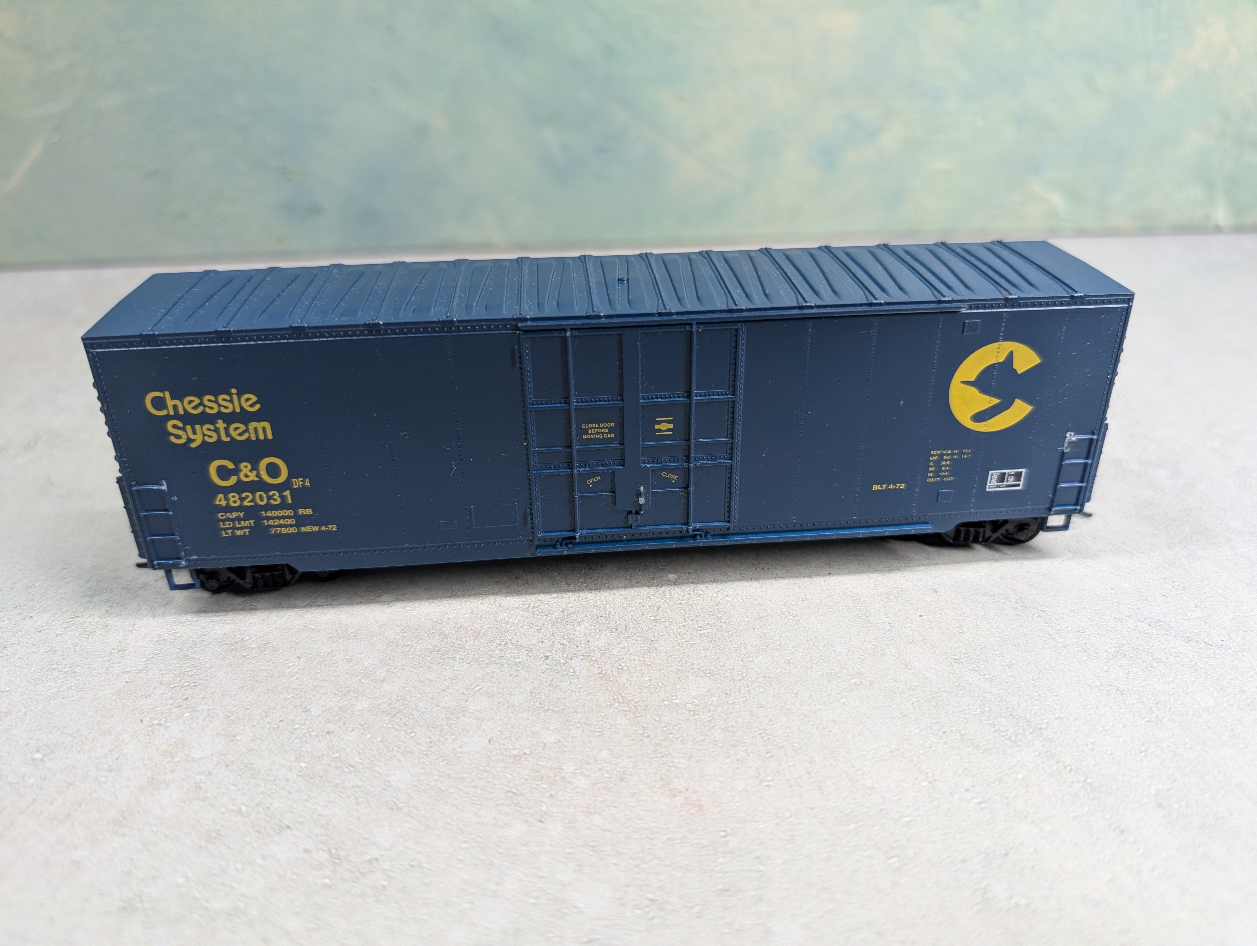 USED Roundhouse HO Scale 50' Box Car Chessie System C&O #482031