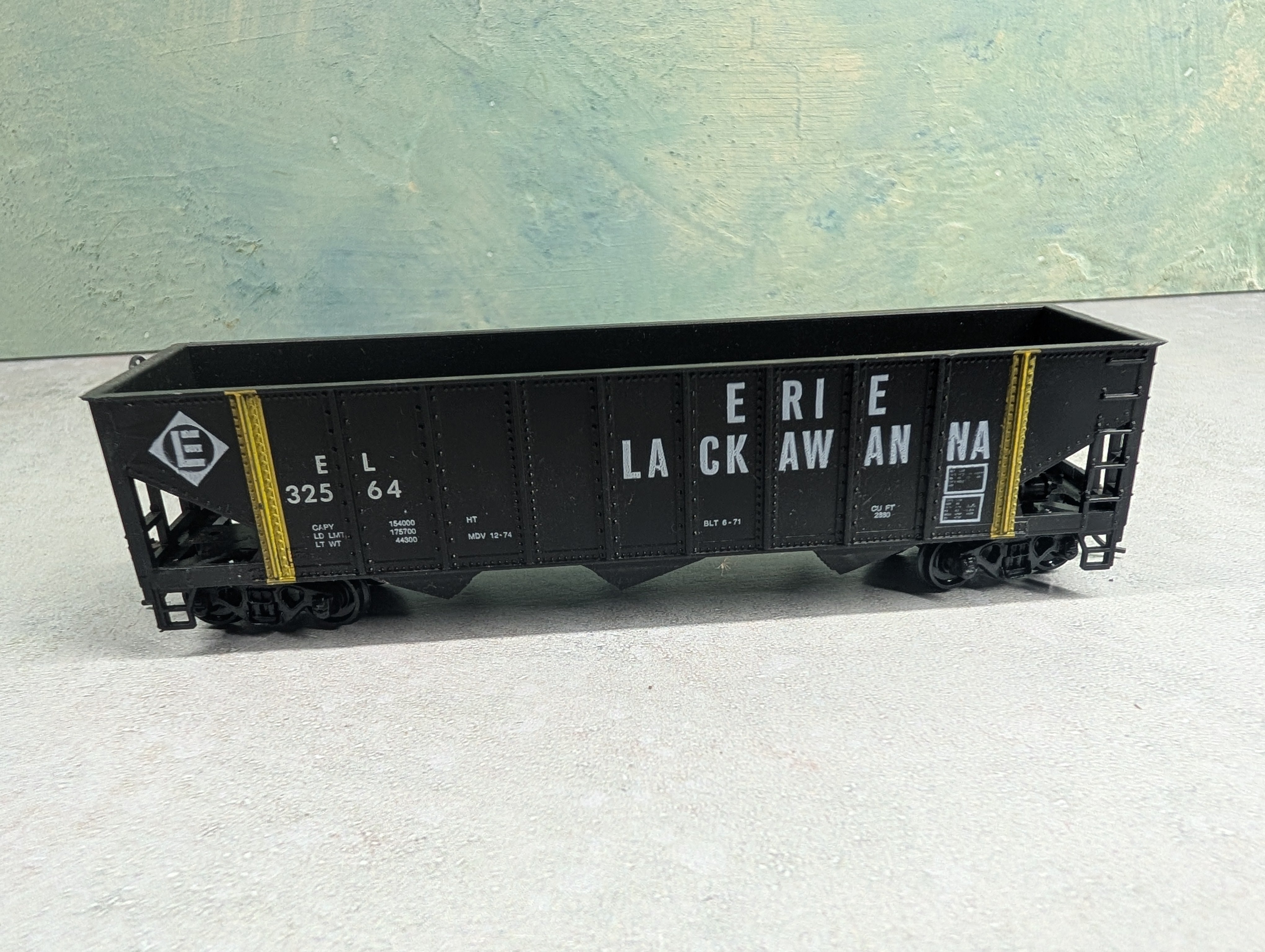 USED Roundhouse HO Scale Open Hopper Erie Lackawanna EL #32564
