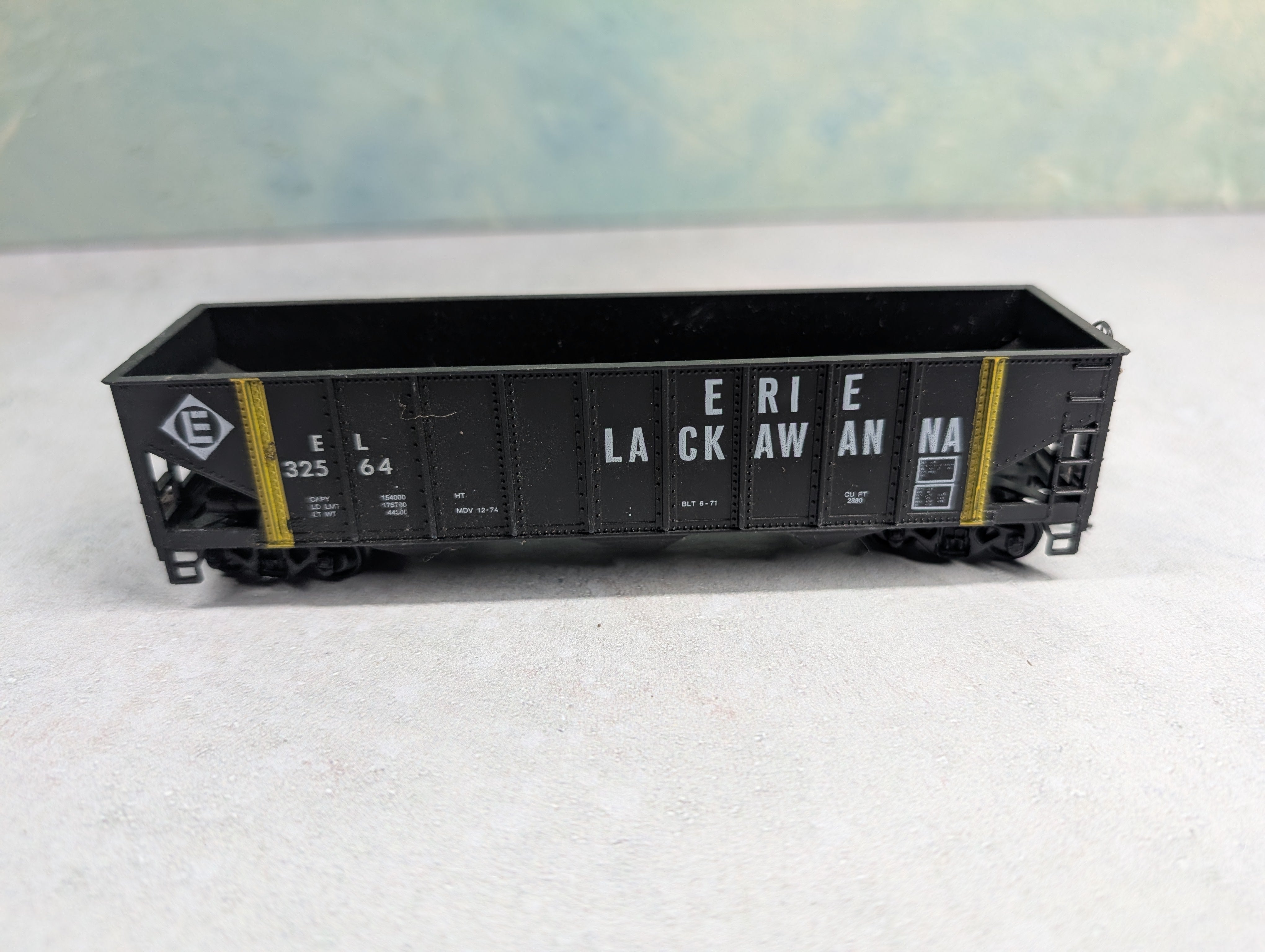 USED Roundhouse HO Scale Open Hopper Erie Lackawanna EL #32564