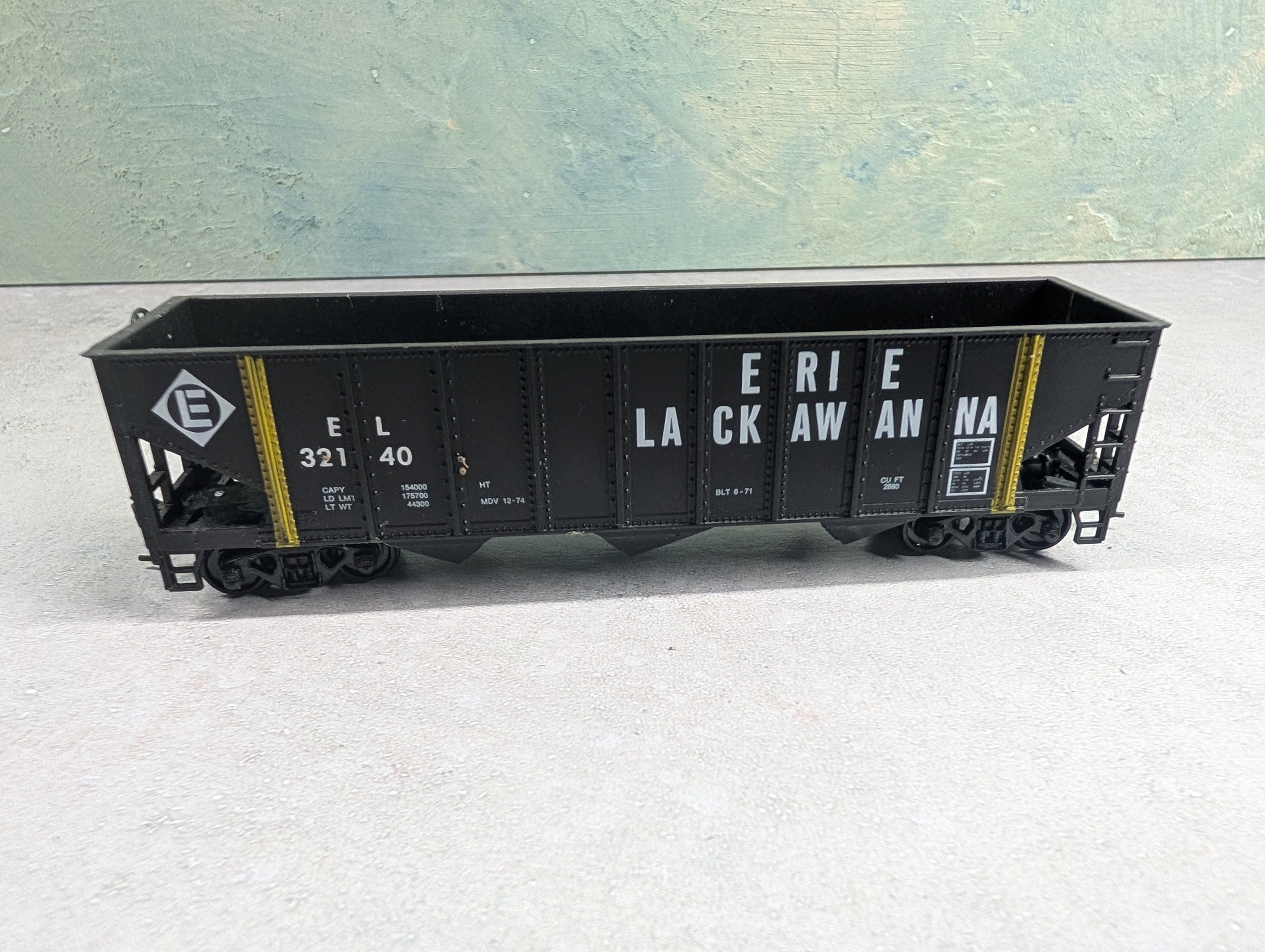 USED Roundhouse HO Scale Open Hopper Erie Lackawanna EL #32140