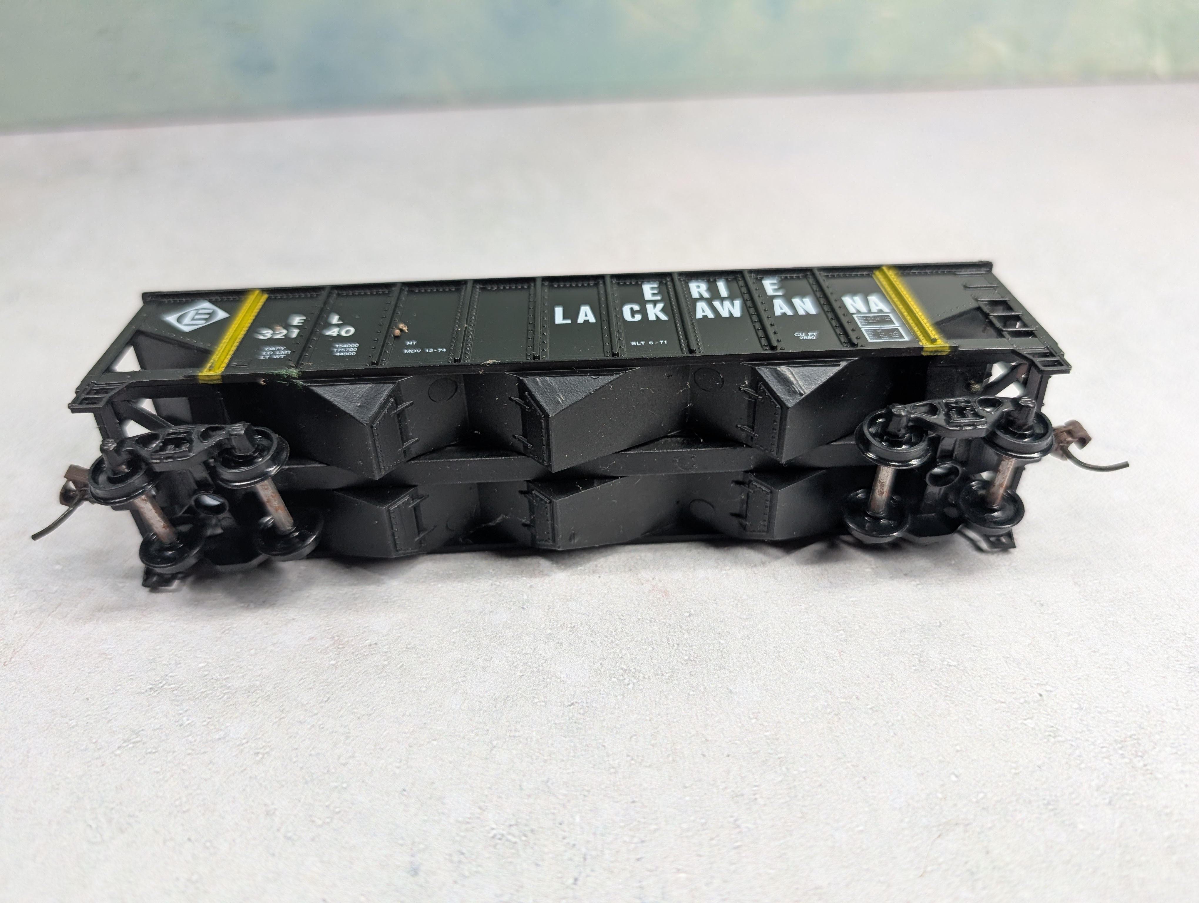 USED Roundhouse HO Scale Open Hopper Erie Lackawanna EL #32140