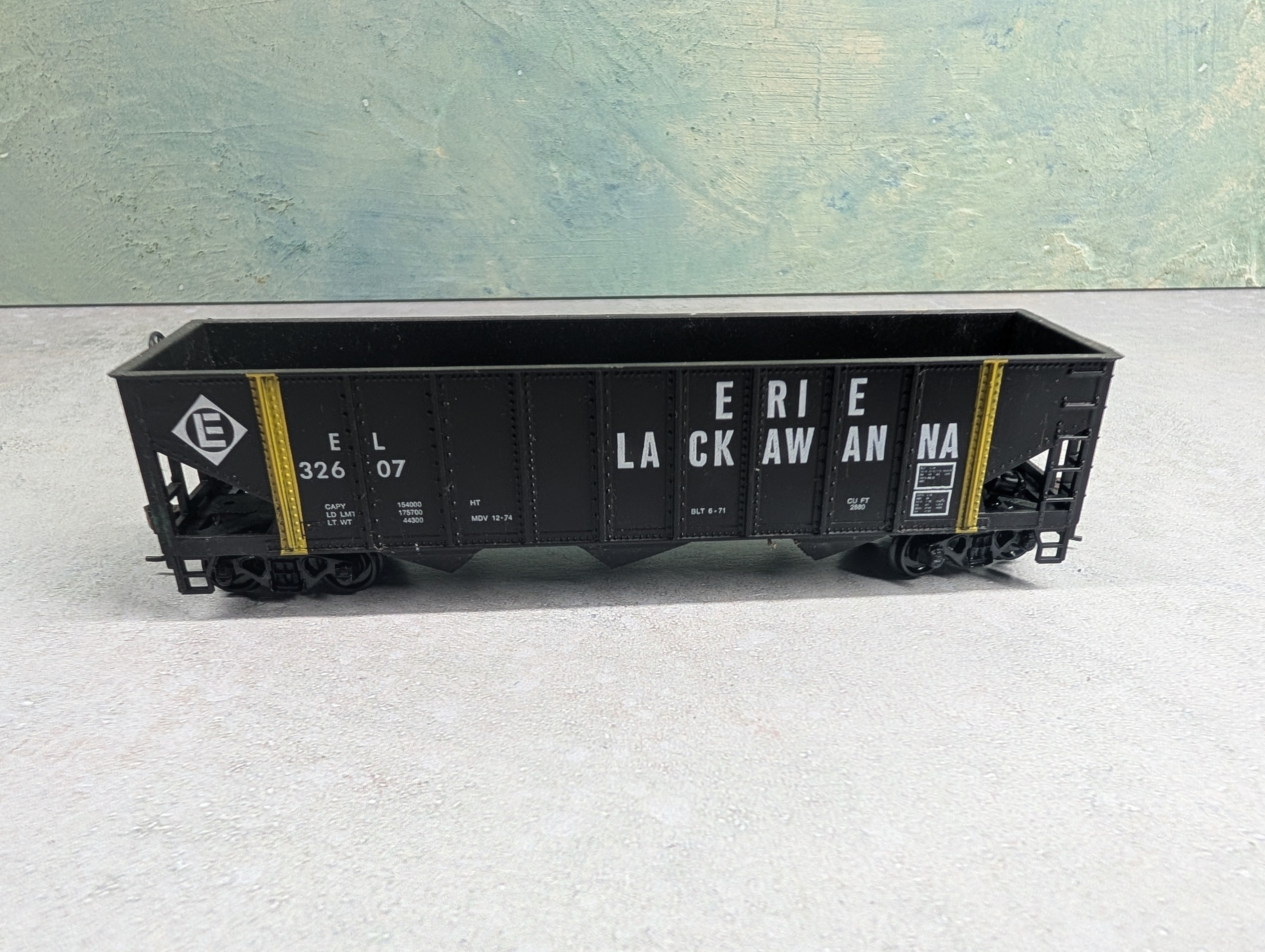USED Roundhouse HO Scale Open Hopper Erie Lackawanna EL #32607