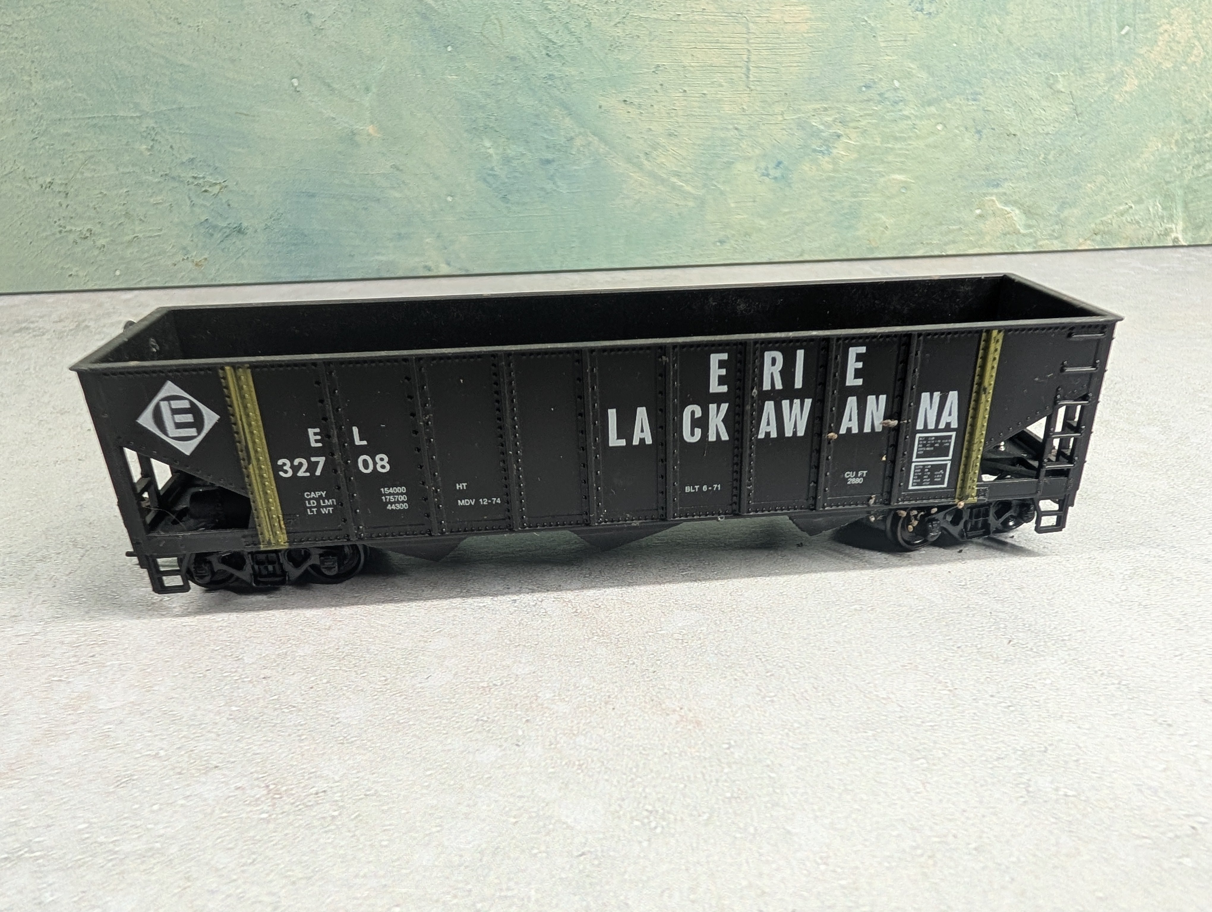USED Roundhouse HO Scale Open Hopper Erie Lackawanna EL #32708