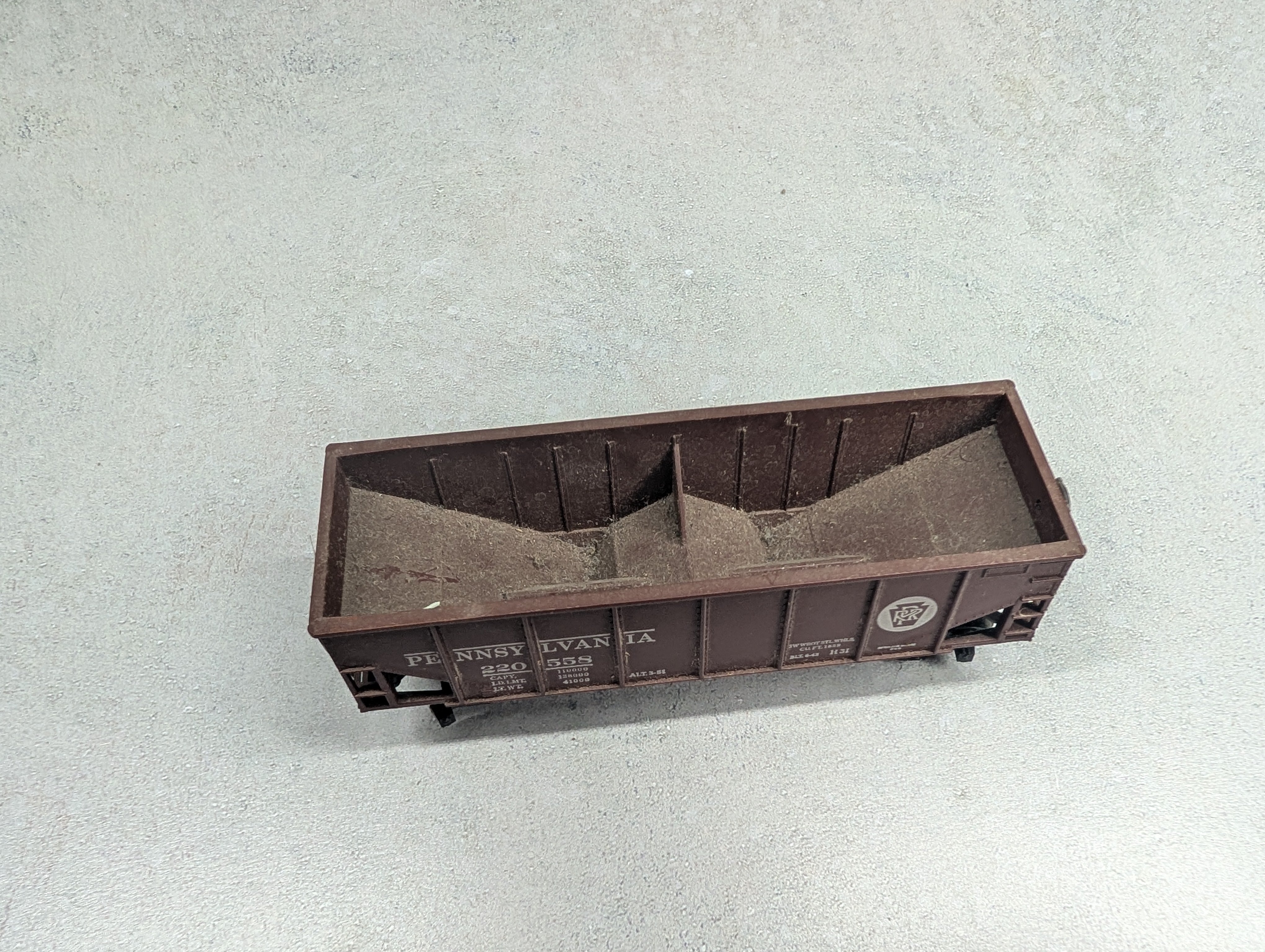 USED Athearn HO Scale 2 Bay Open Hopper Pennsylvania PRR #220558 Rough