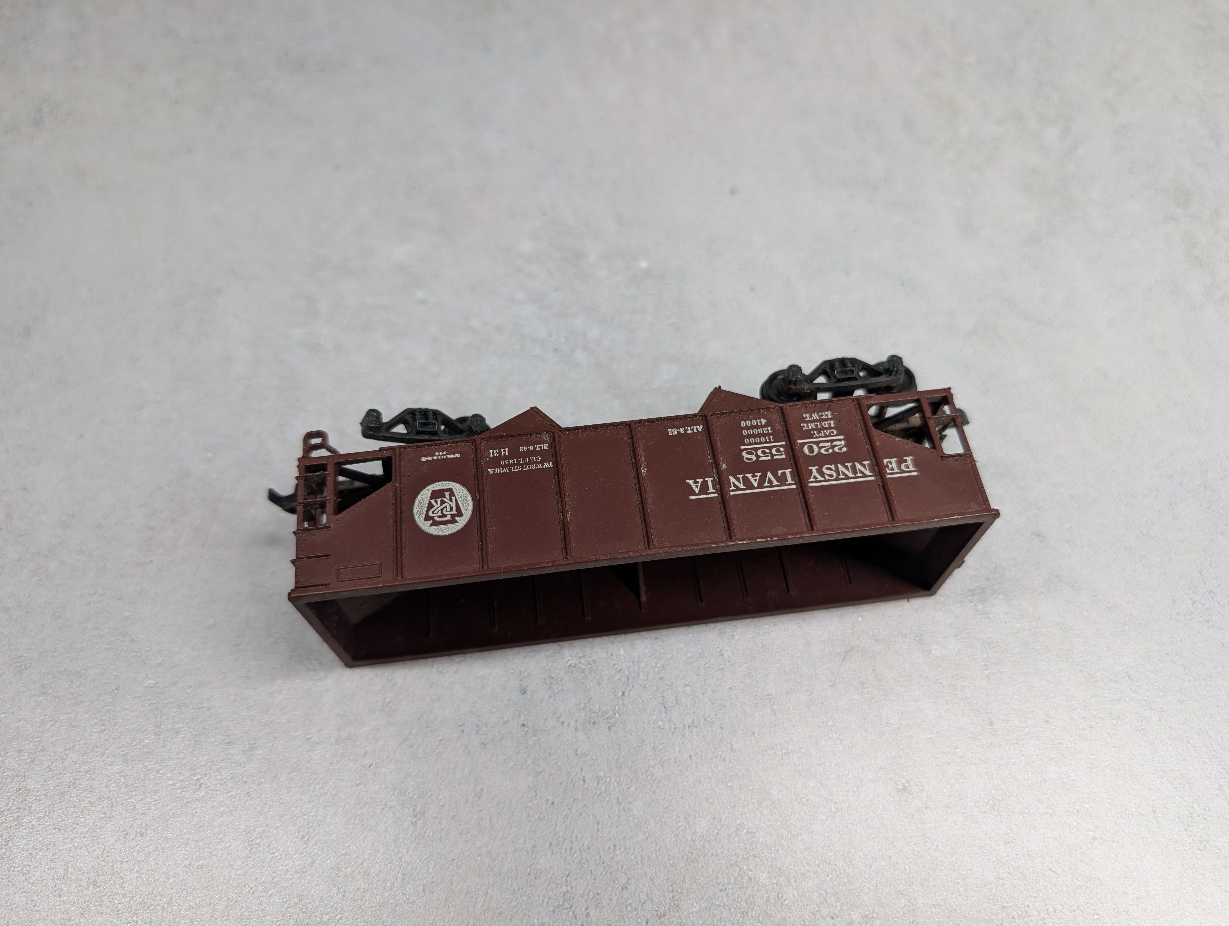 USED Athearn HO Scale 2 Bay Open Hopper Pennsylvania PRR #220558 Rough