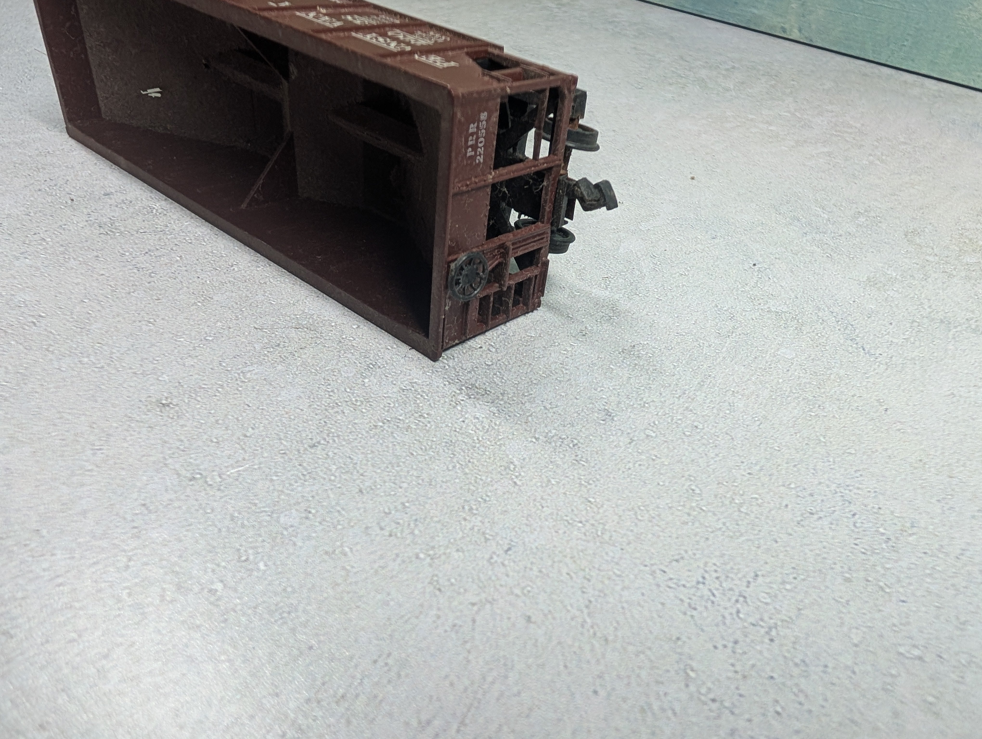 USED Athearn HO Scale 2 Bay Open Hopper Pennsylvania PRR #220558 Rough