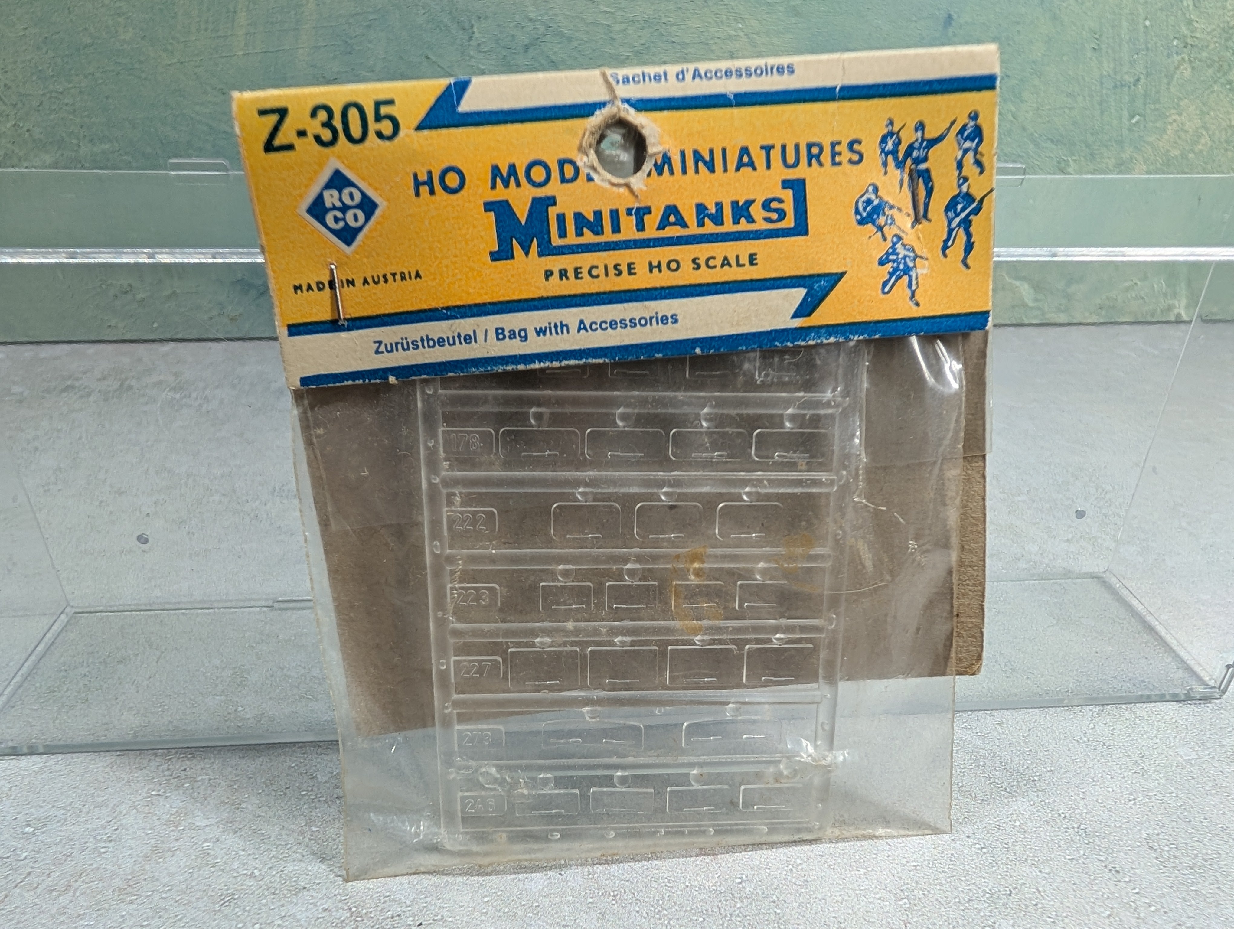 Roco Z305 HO Scale MiniTanks Windscreens, Windows & Accessories for Military Vehicles Details