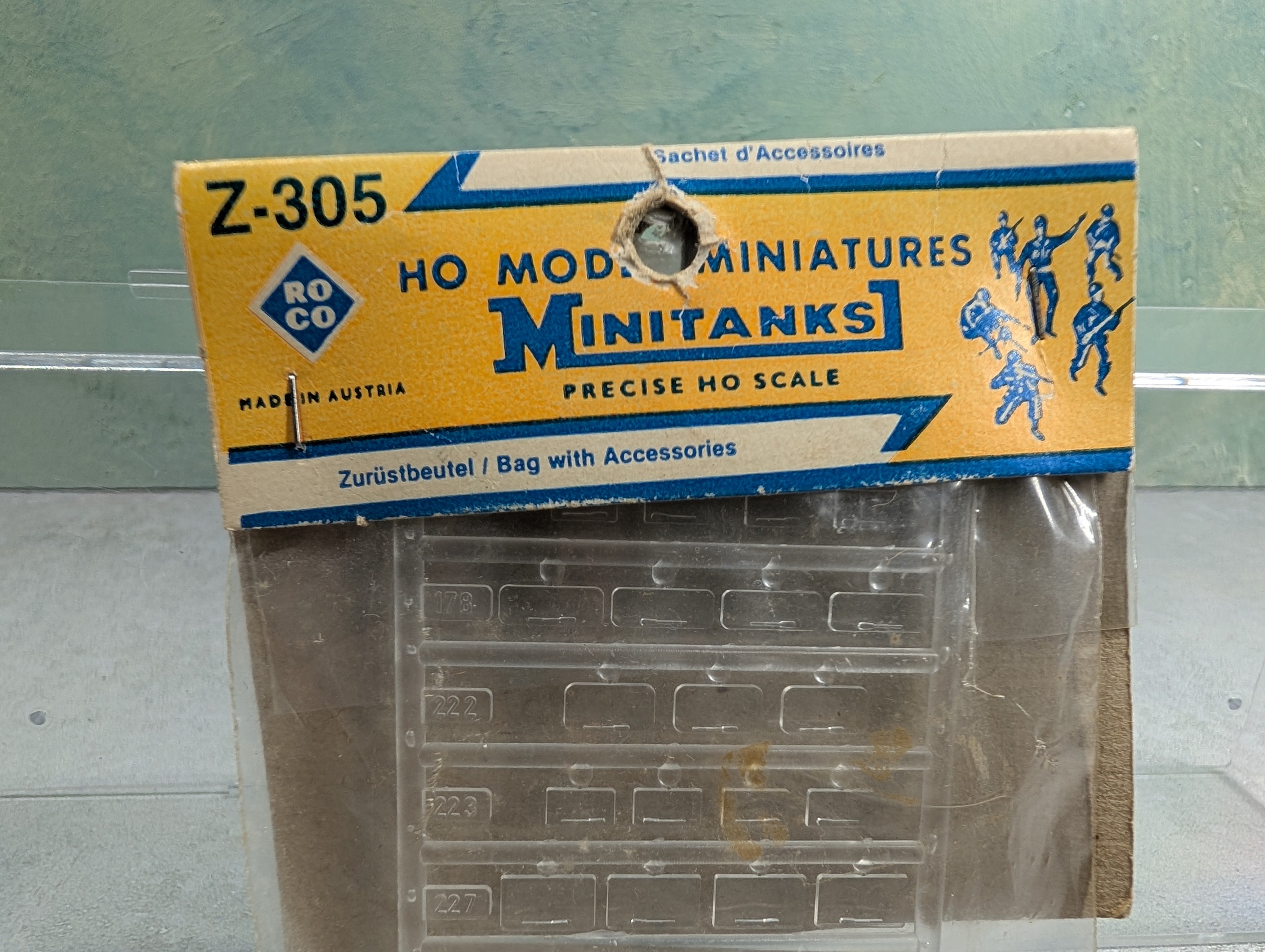Roco Z305 HO Scale MiniTanks Windscreens, Windows & Accessories for Military Vehicles Details