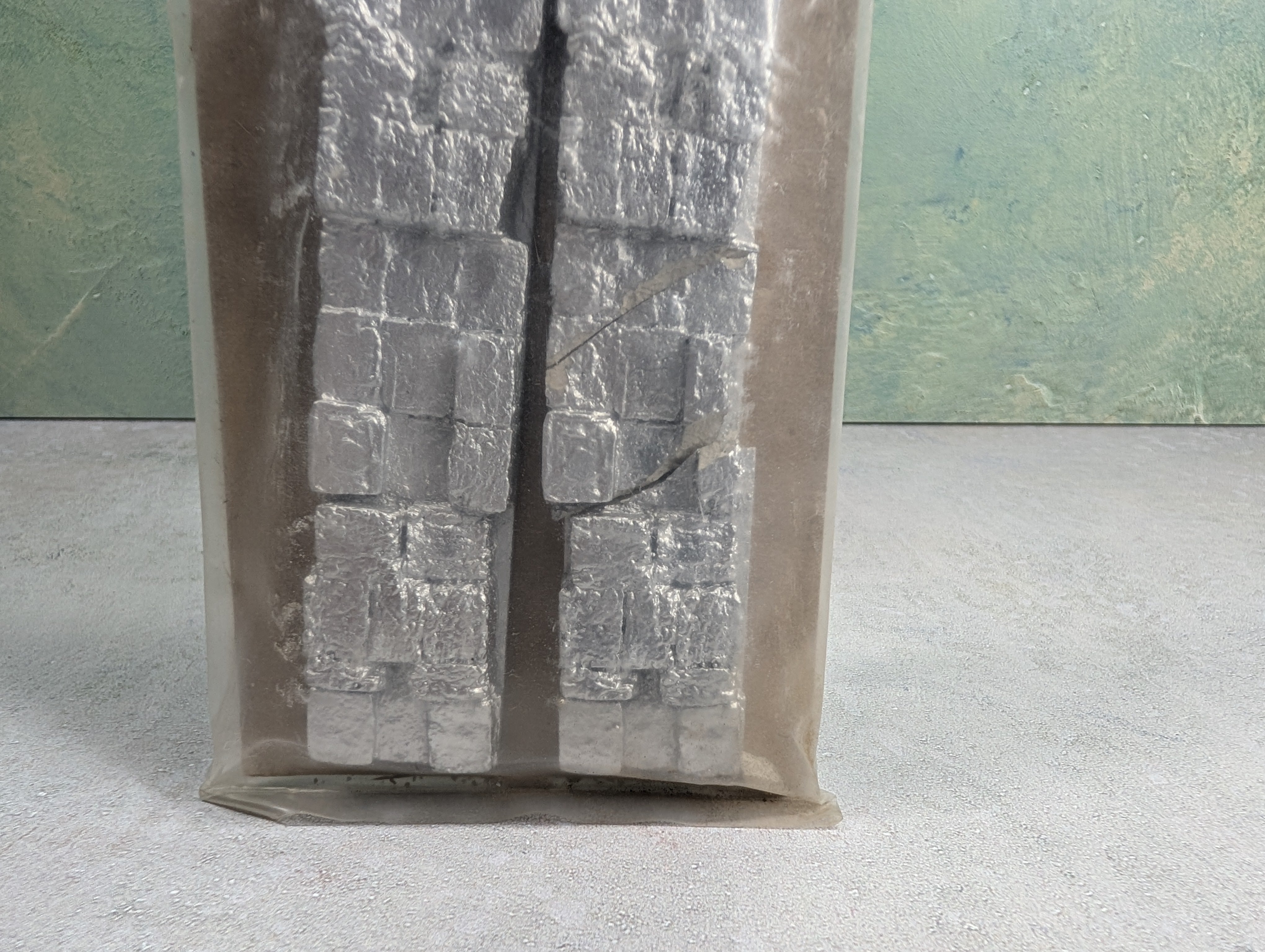 Mr. Plaster 38 HO Scale Crushed Aluminum Loads for 50' Gondola (damaged) (2 pcs)