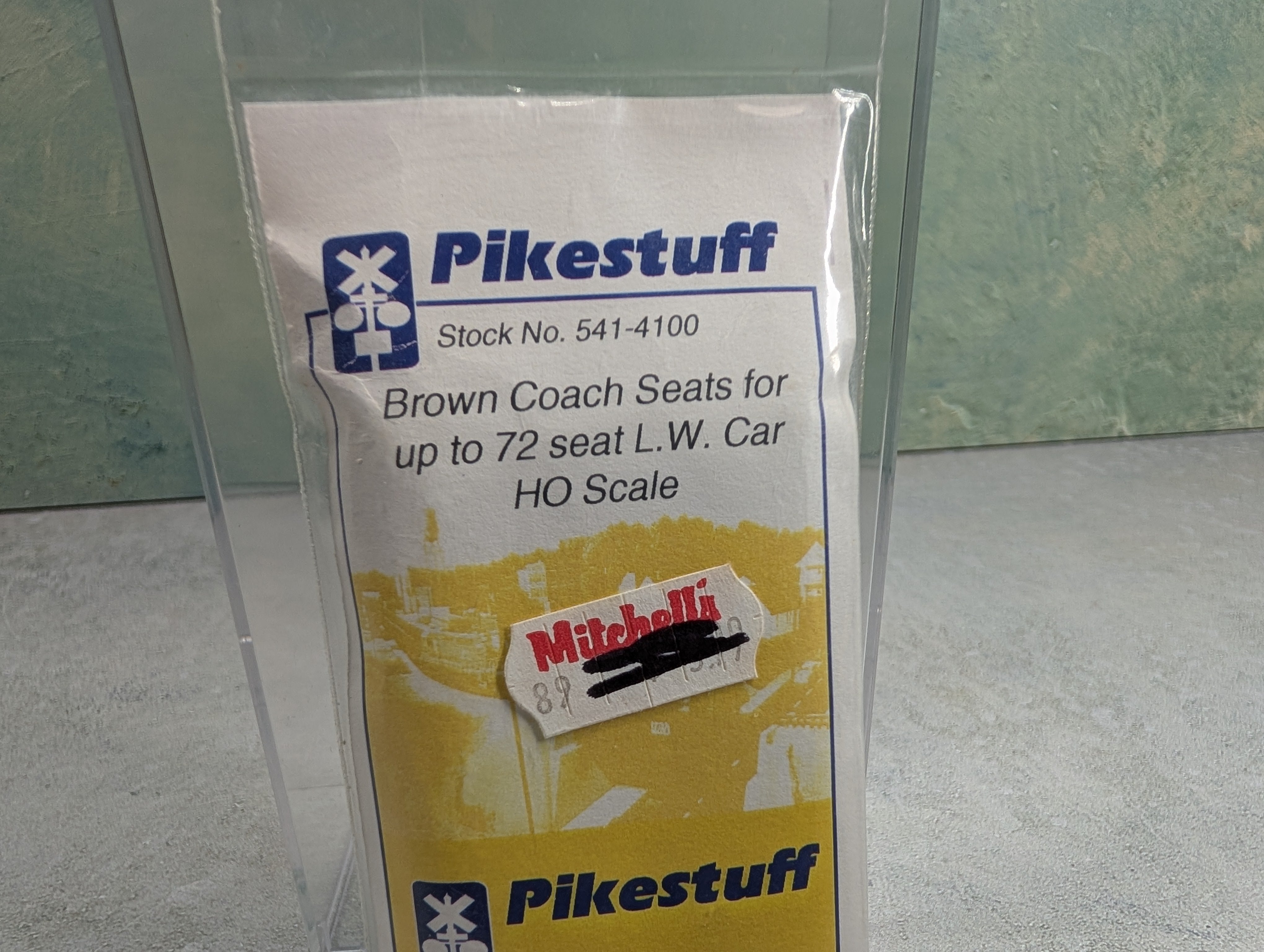Rix 541-4100 HO Scale PikeStuff Brown Coach Seats for up to 72 Seat LW Car