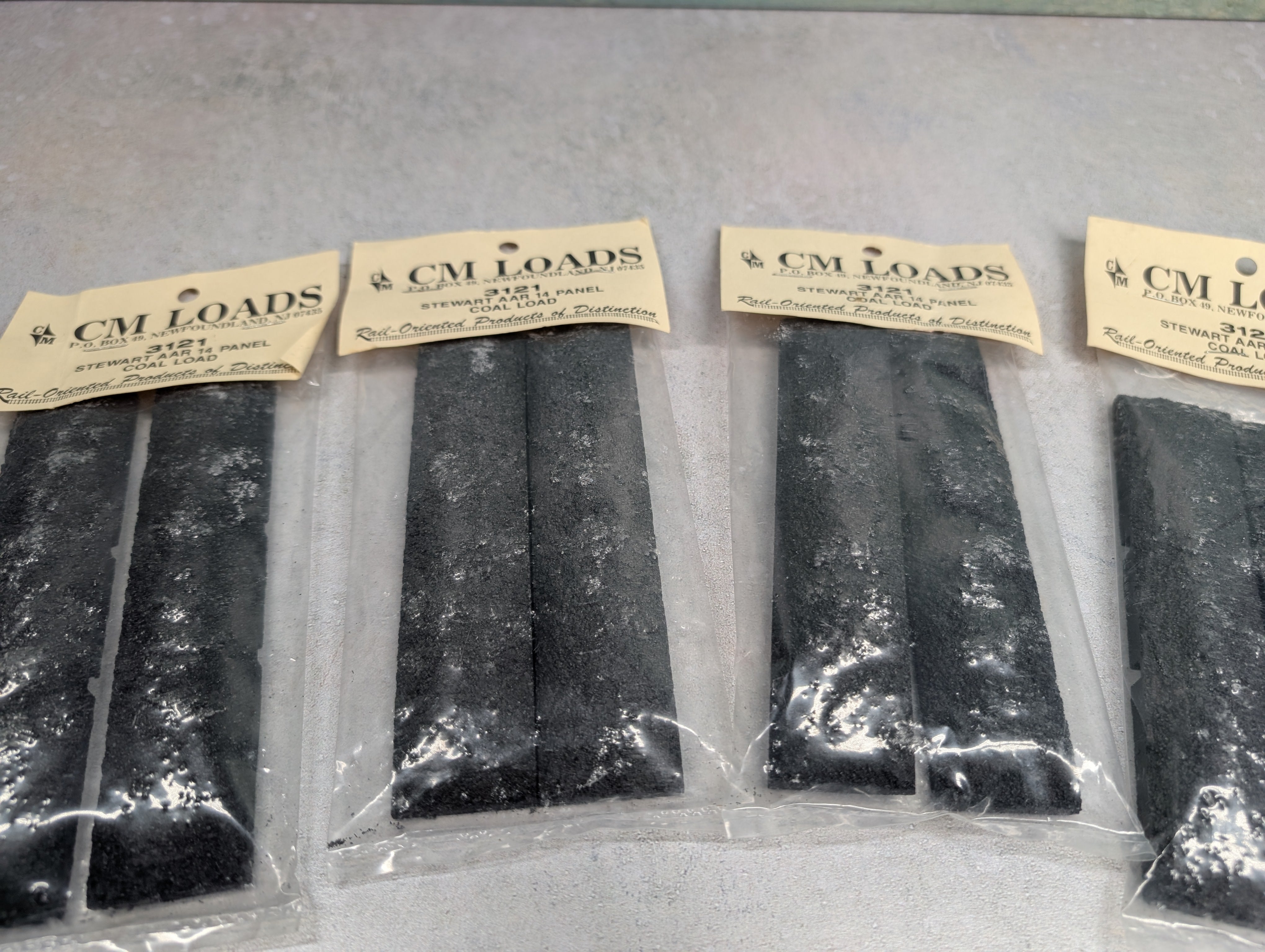 CM Loads 3121 HO Scale Stewart AAR 14 Panel Coal Loads (8 pcs)