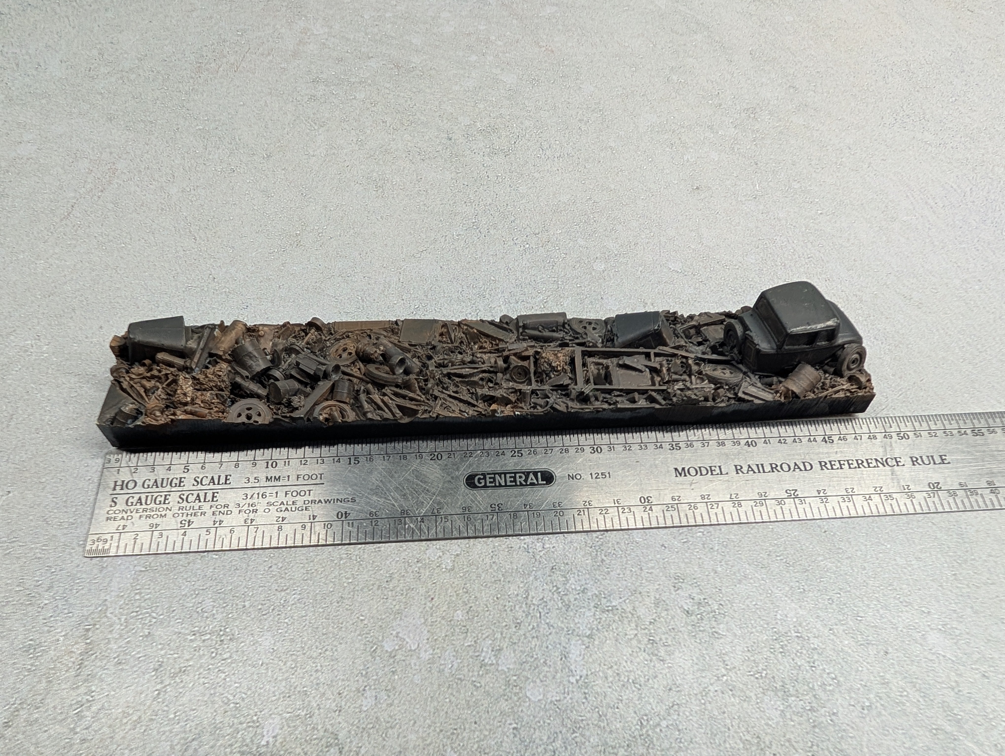 USED Chooch Enterprises Inc HO Scale Automobile Scrap Load for Gondola