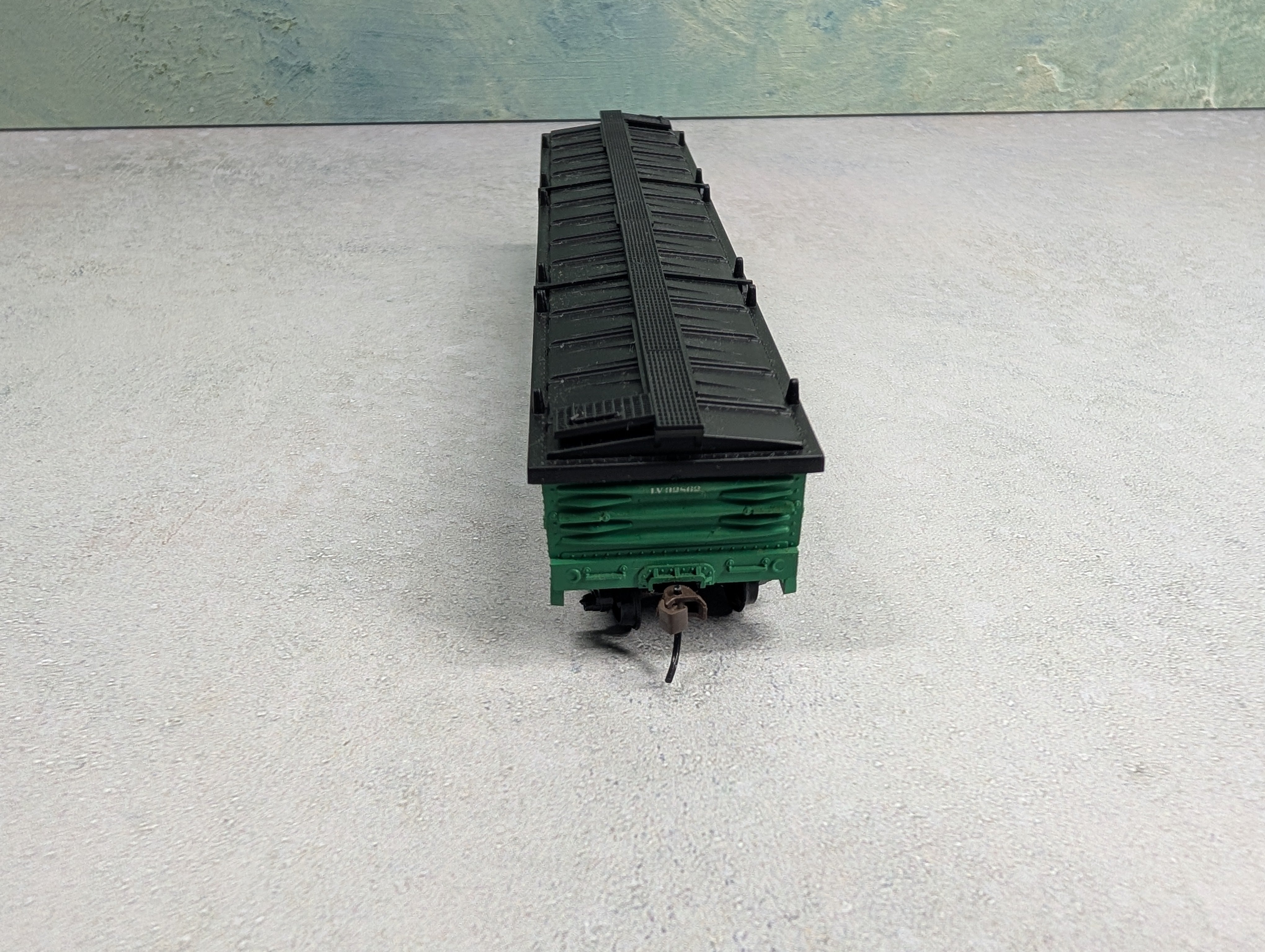 USED Athearn HO Scale Covered Gondola Lehigh Valley LV #32862