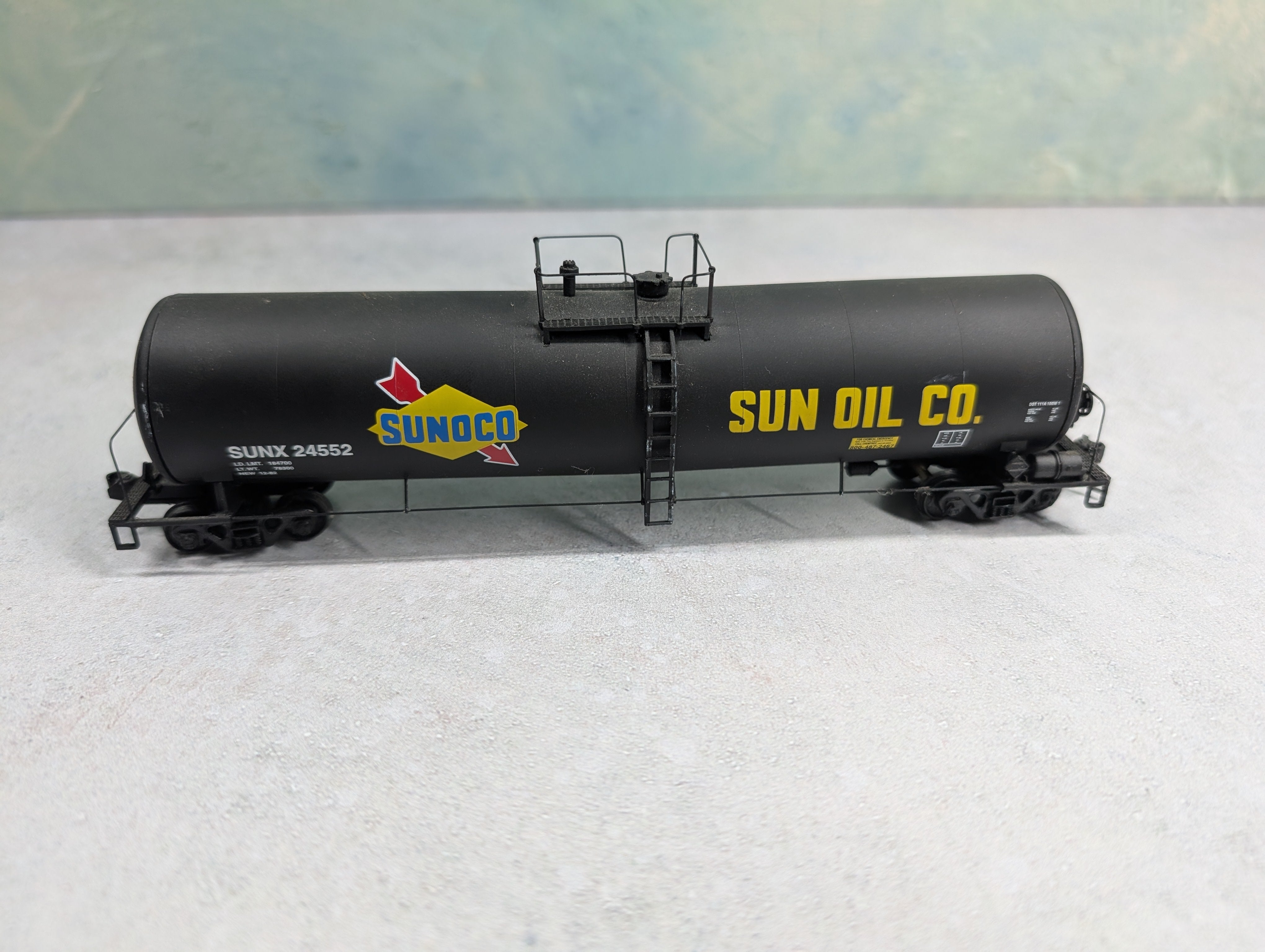 USED Walthers HO Scale Tank Car Sun Oil Co Sunoco SUNX #24552
