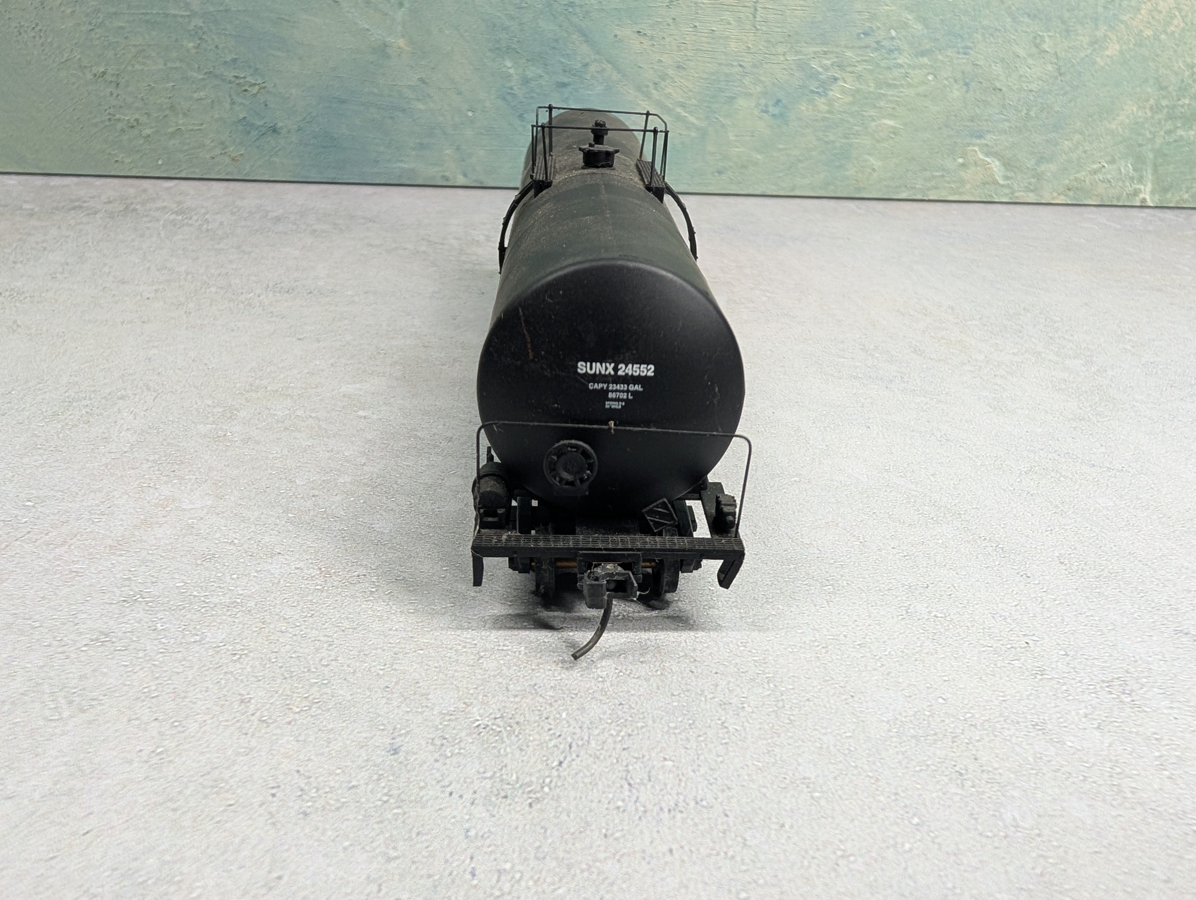 USED Walthers HO Scale Tank Car Sun Oil Co Sunoco SUNX #24552