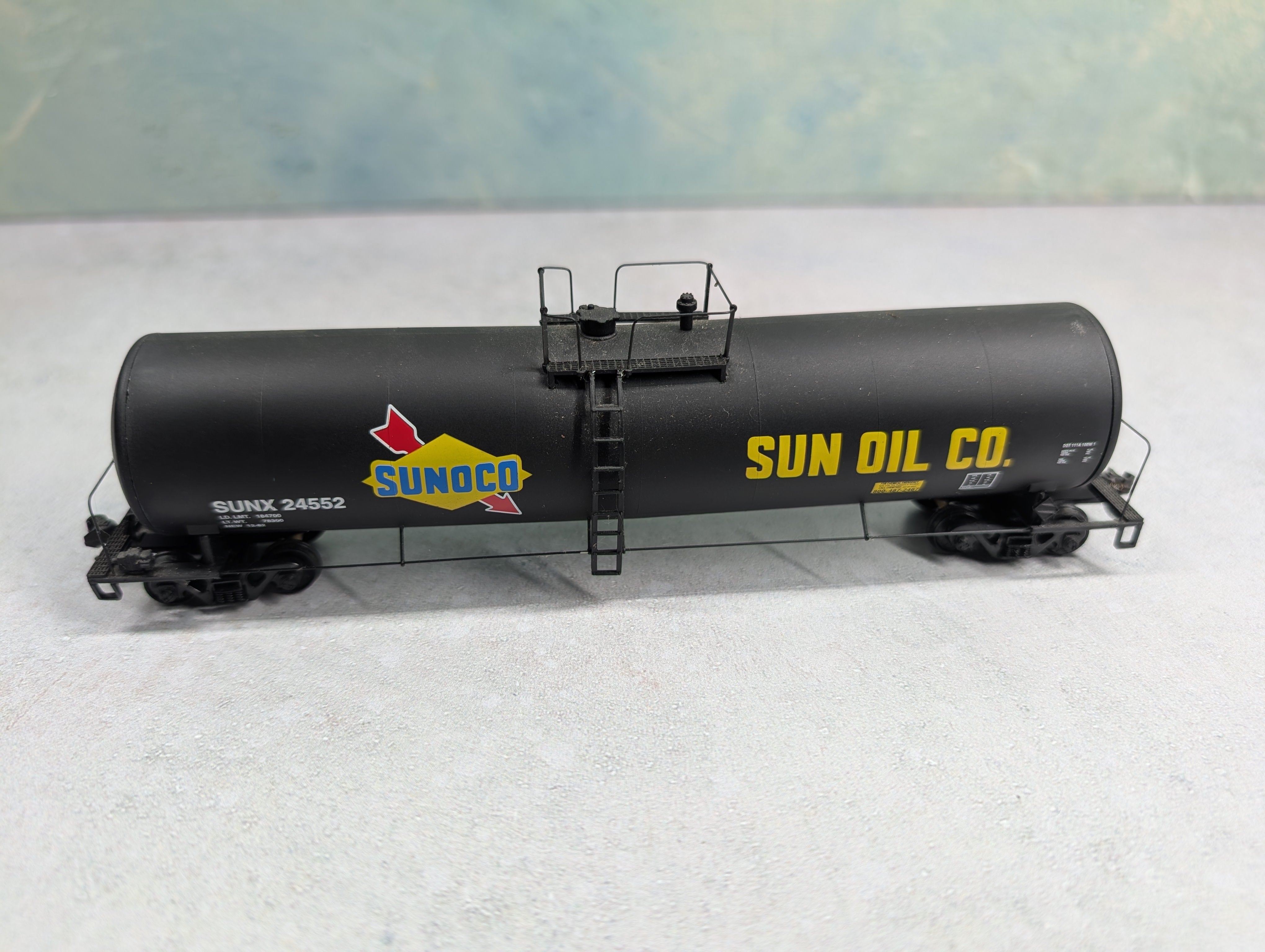 USED Walthers HO Scale Tank Car Sun Oil Co Sunoco SUNX #24552