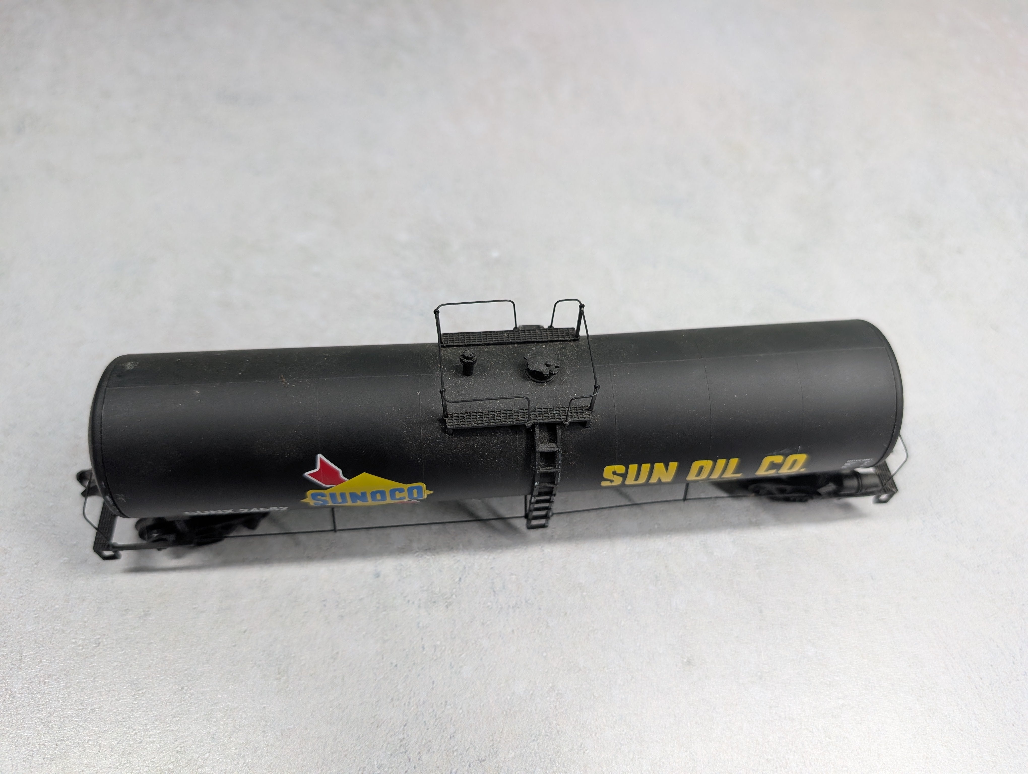 USED Walthers HO Scale Tank Car Sun Oil Co Sunoco SUNX #24552