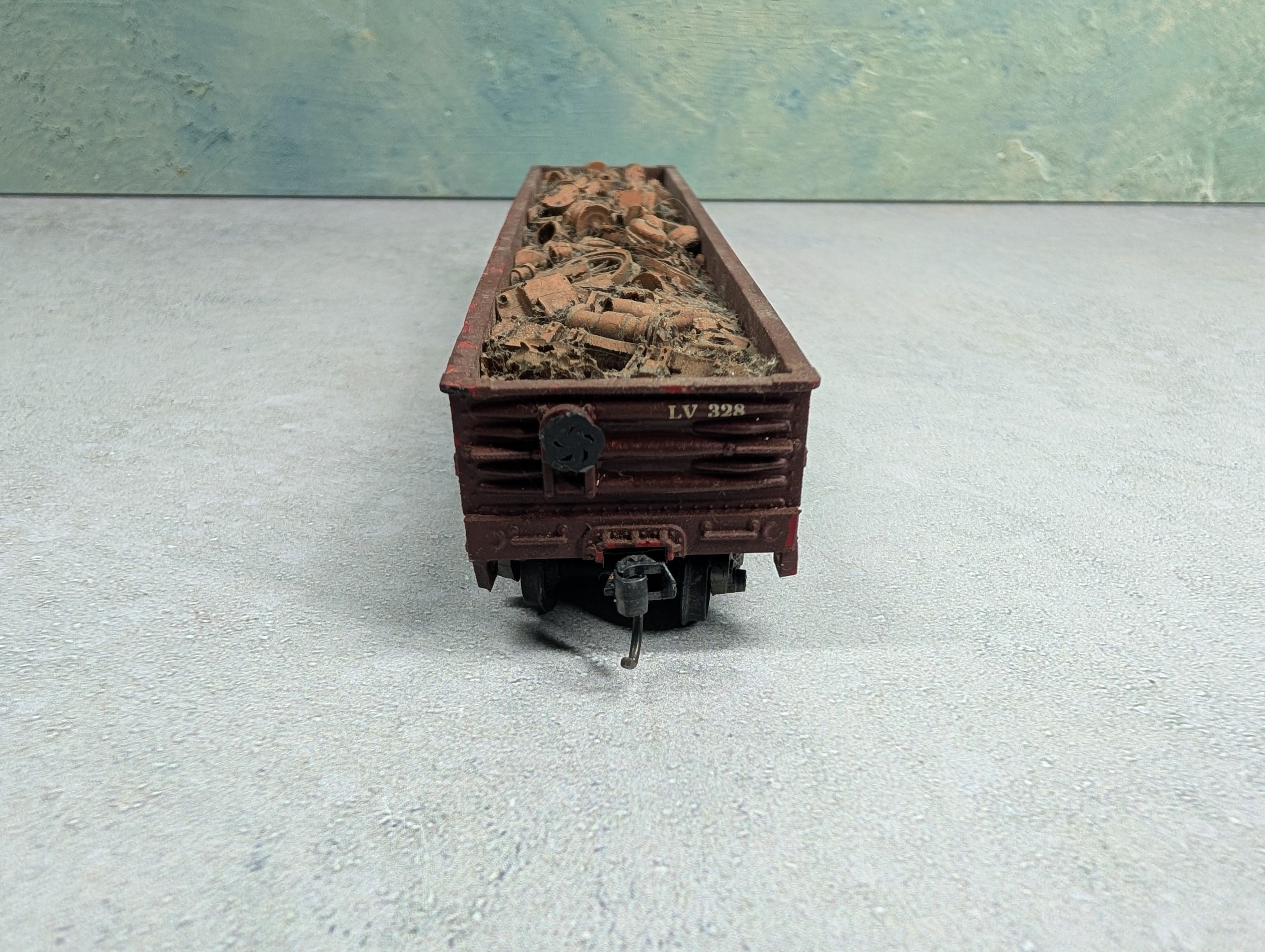 USED Athearn HO Scale Gondola w/ Scrap Load Lehigh Valley LV #290 Decal