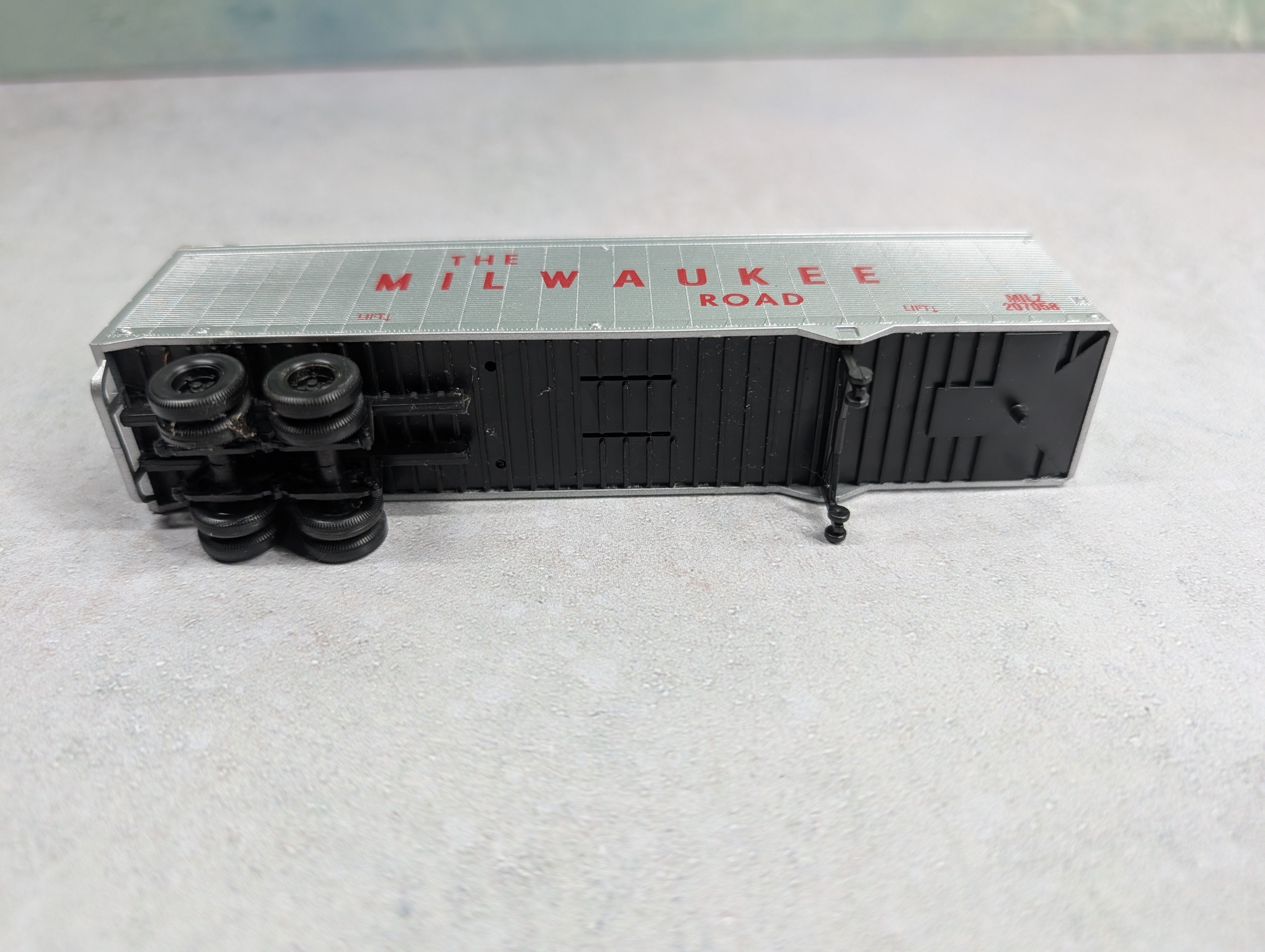 USED HO Scale 40' Trailer Milwaukee Road MILZ #207058