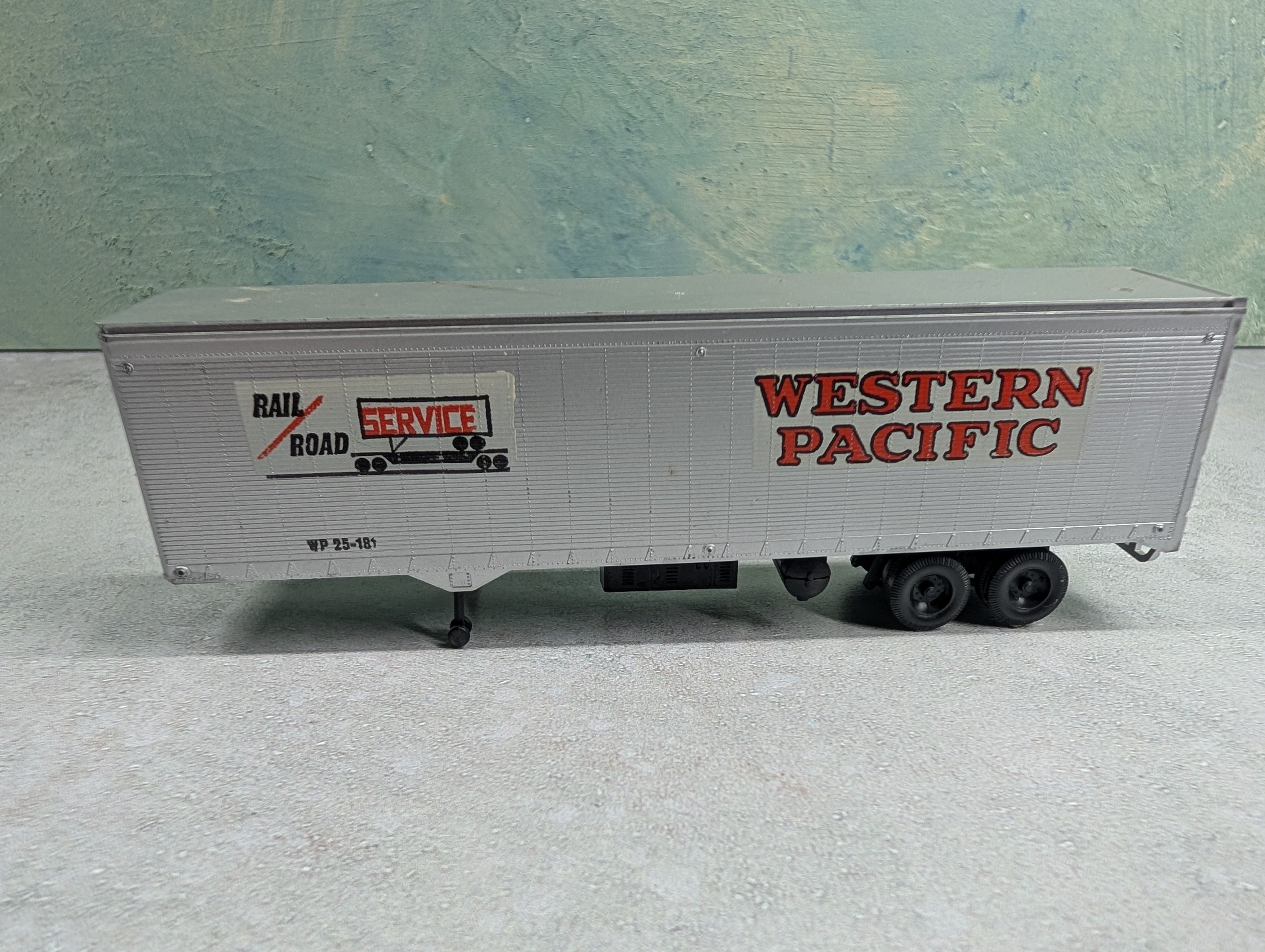 USED HO Scale 40' Trailer Western Pacific WP #25-181