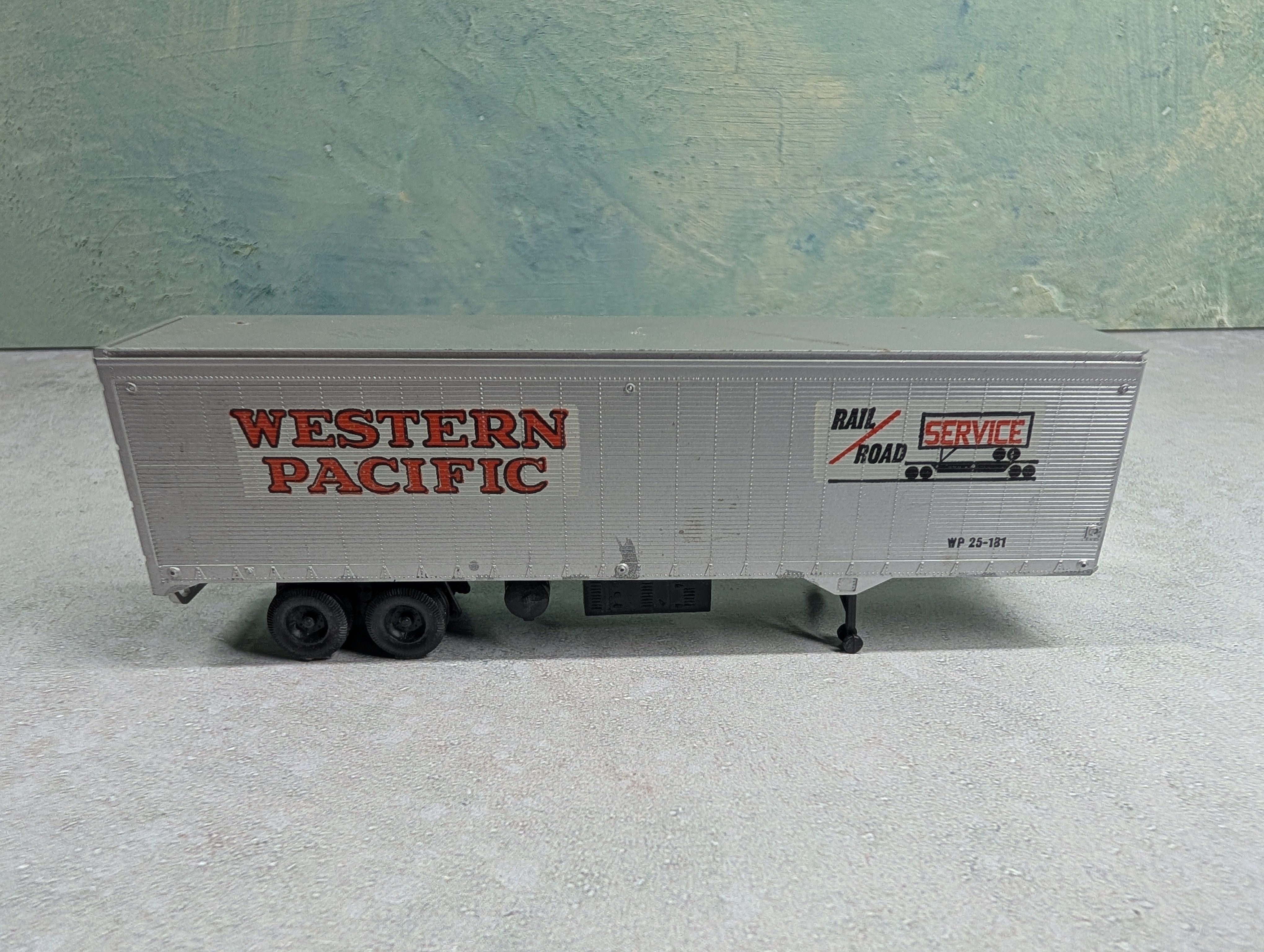 USED HO Scale 40' Trailer Western Pacific WP #25-181