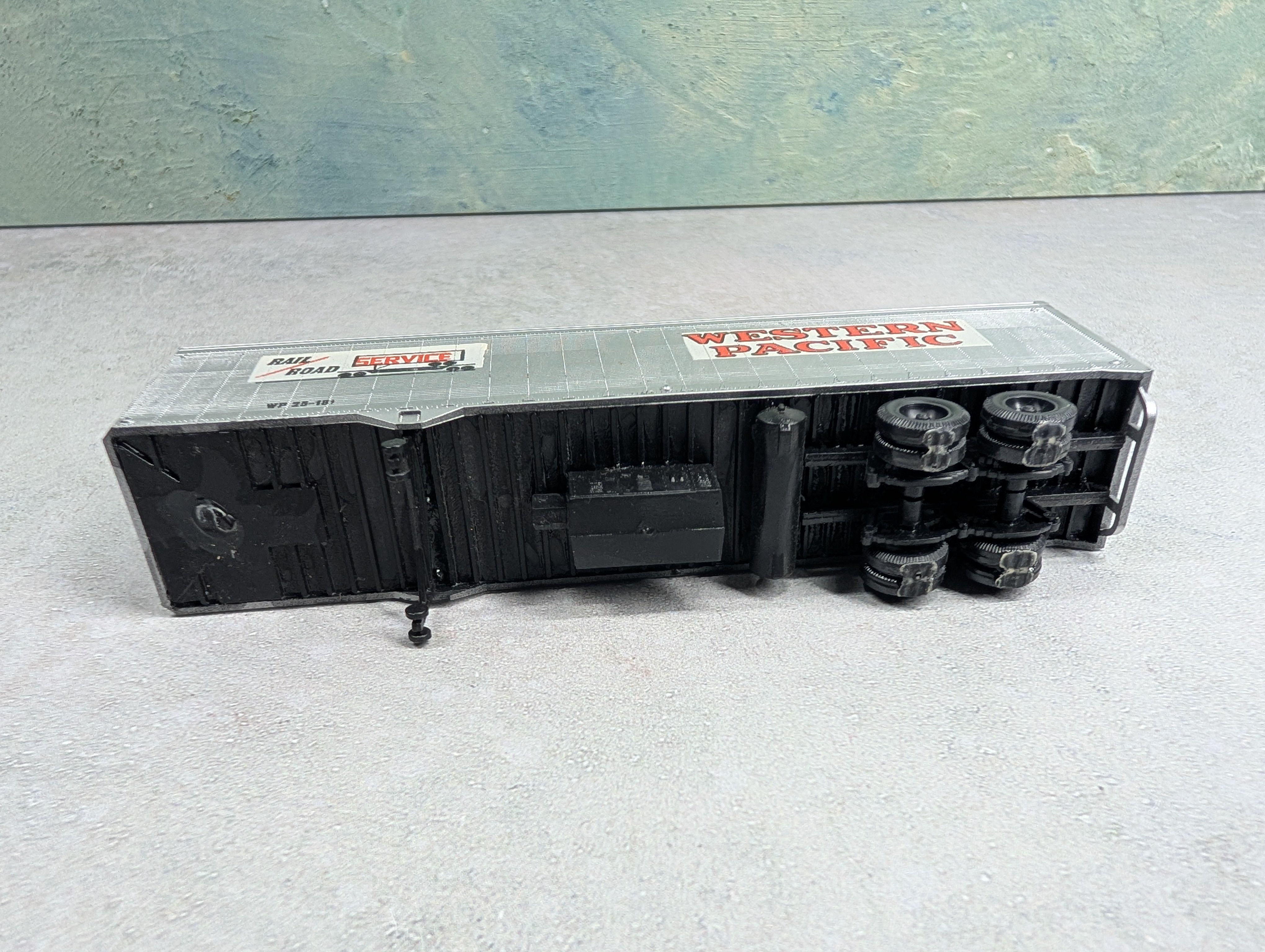 USED HO Scale 40' Trailer Western Pacific WP #25-181