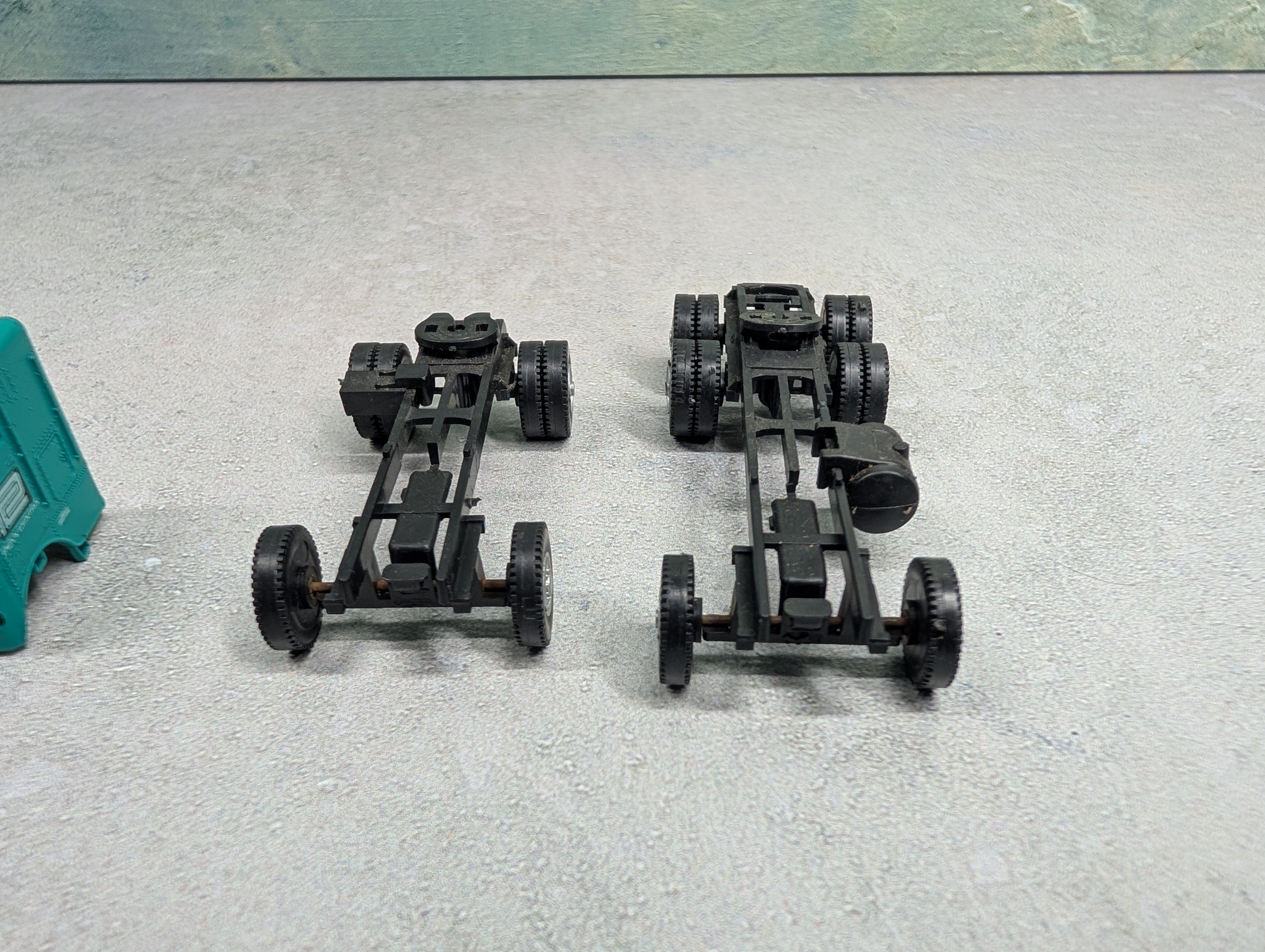 USED HO Scale Tractor Trailer Trucks Penn Central KIT (2 pcs)