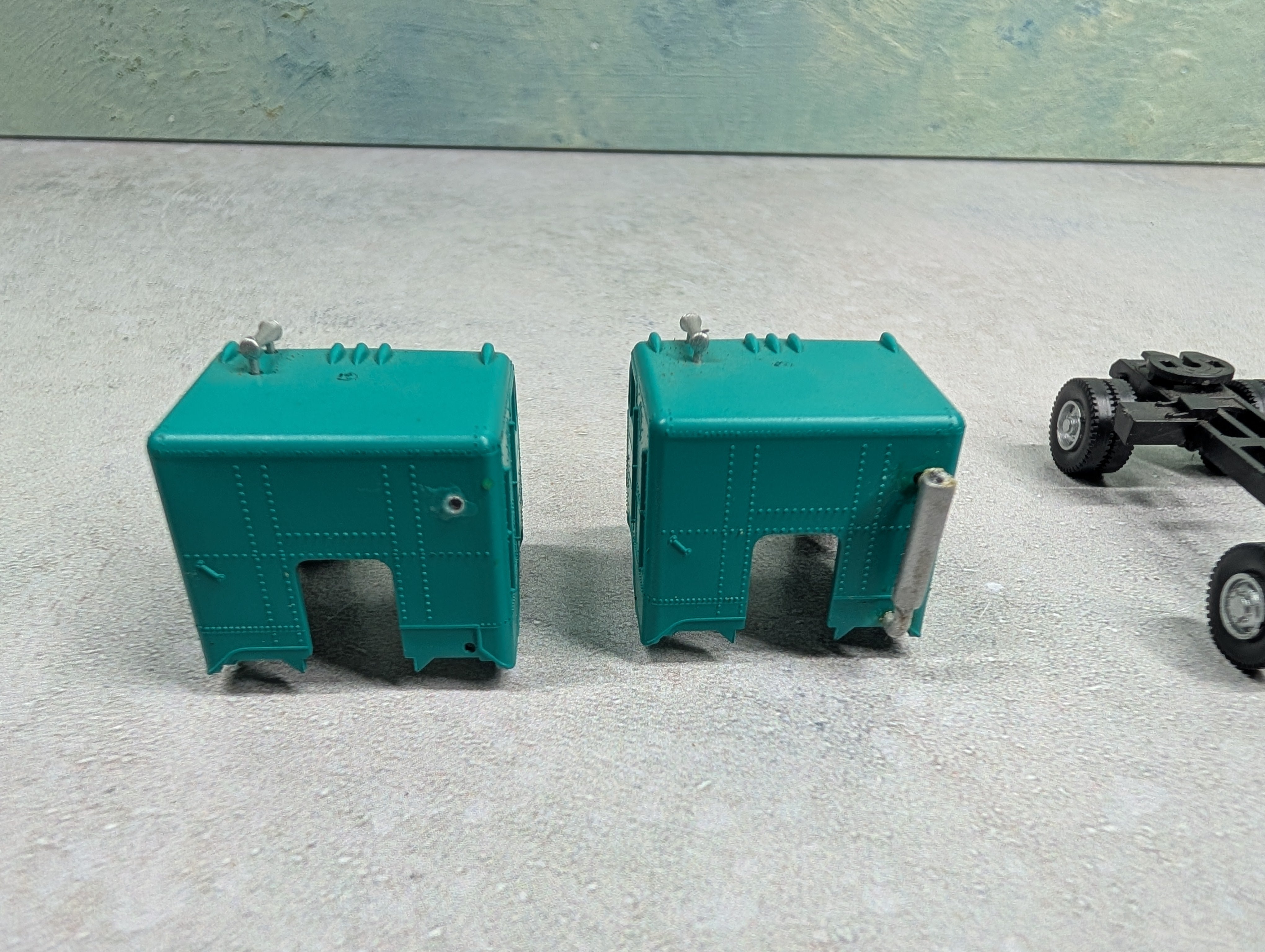 USED HO Scale Tractor Trailer Trucks Penn Central KIT (2 pcs)