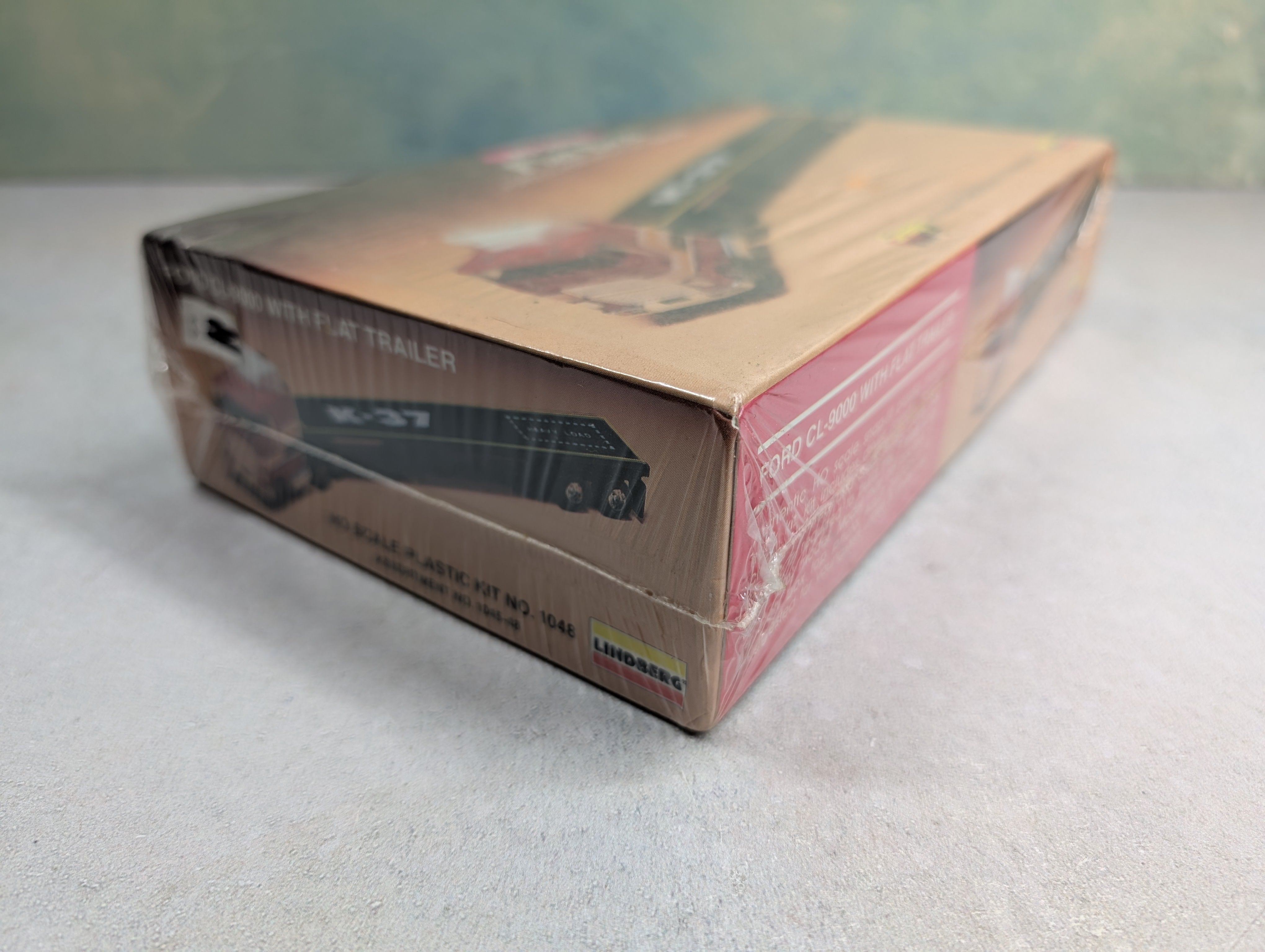 Lindberg 1048 HO Scale Ford CL-9000 w/ Flat Trailer KIT