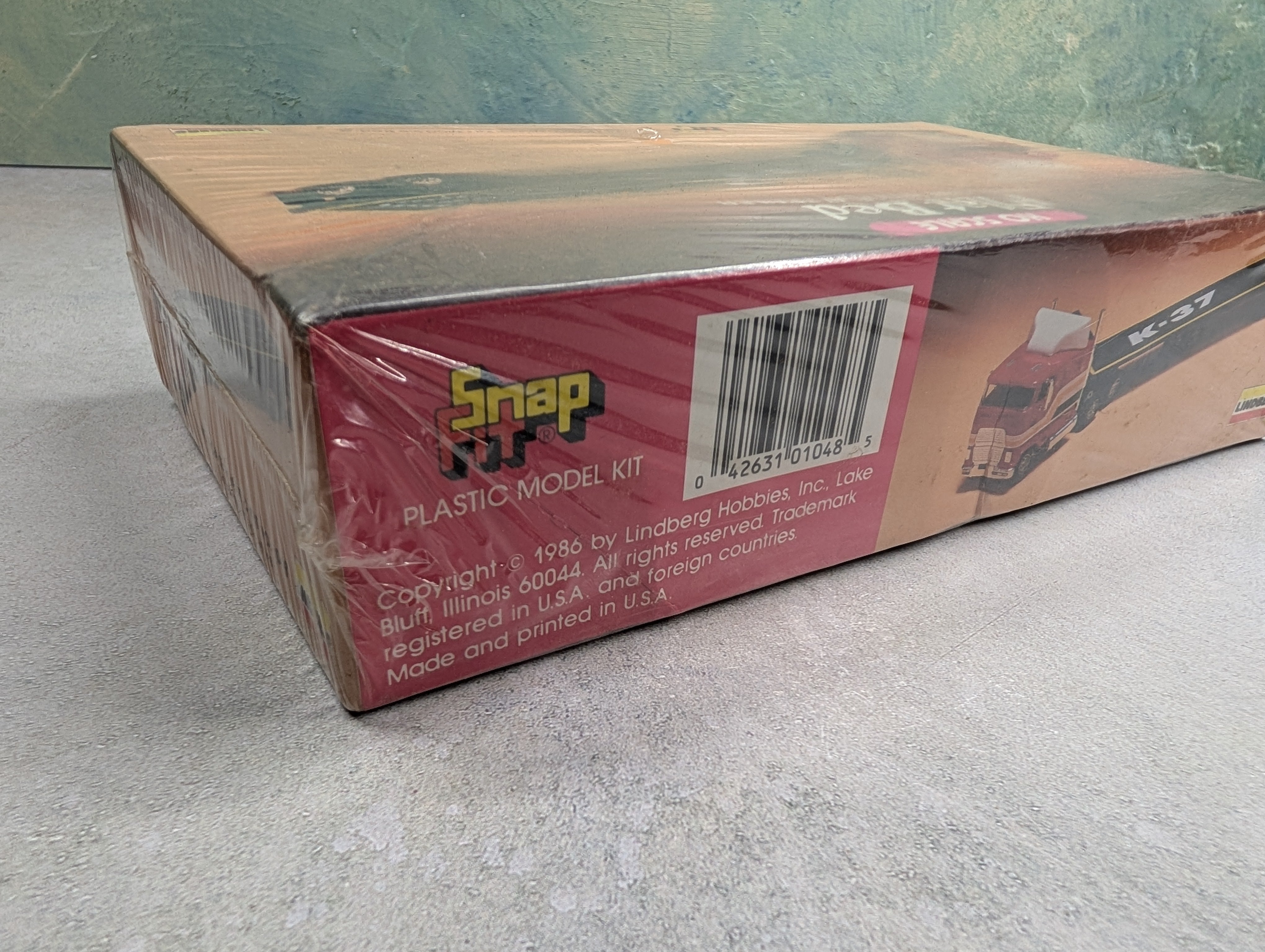 Lindberg 1048 HO Scale Ford CL-9000 w/ Flat Trailer KIT