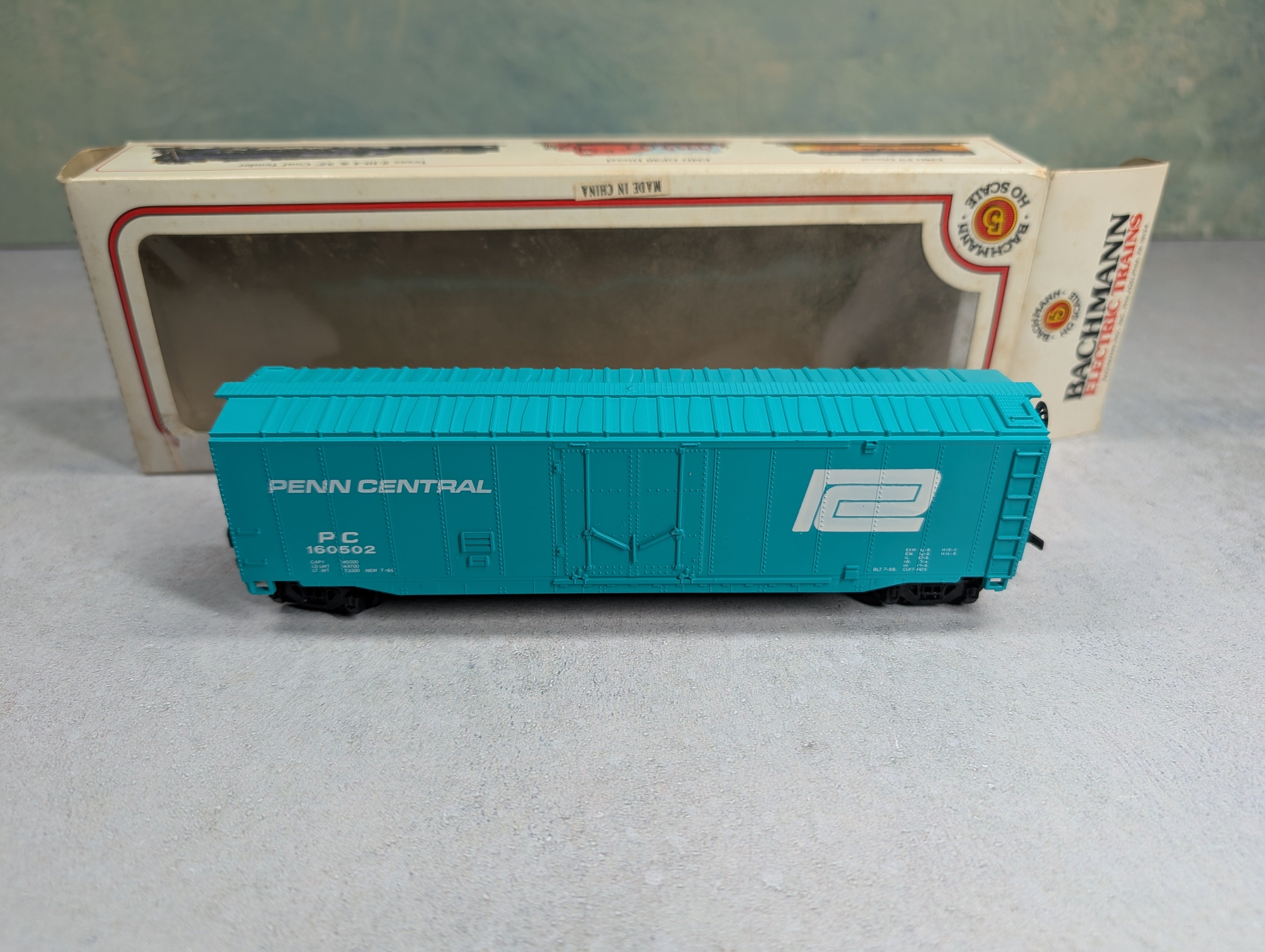 USED Bachmann HO Scale Lot of 50' Box Cars MLW, ATSF, UP, PC, SWIFT