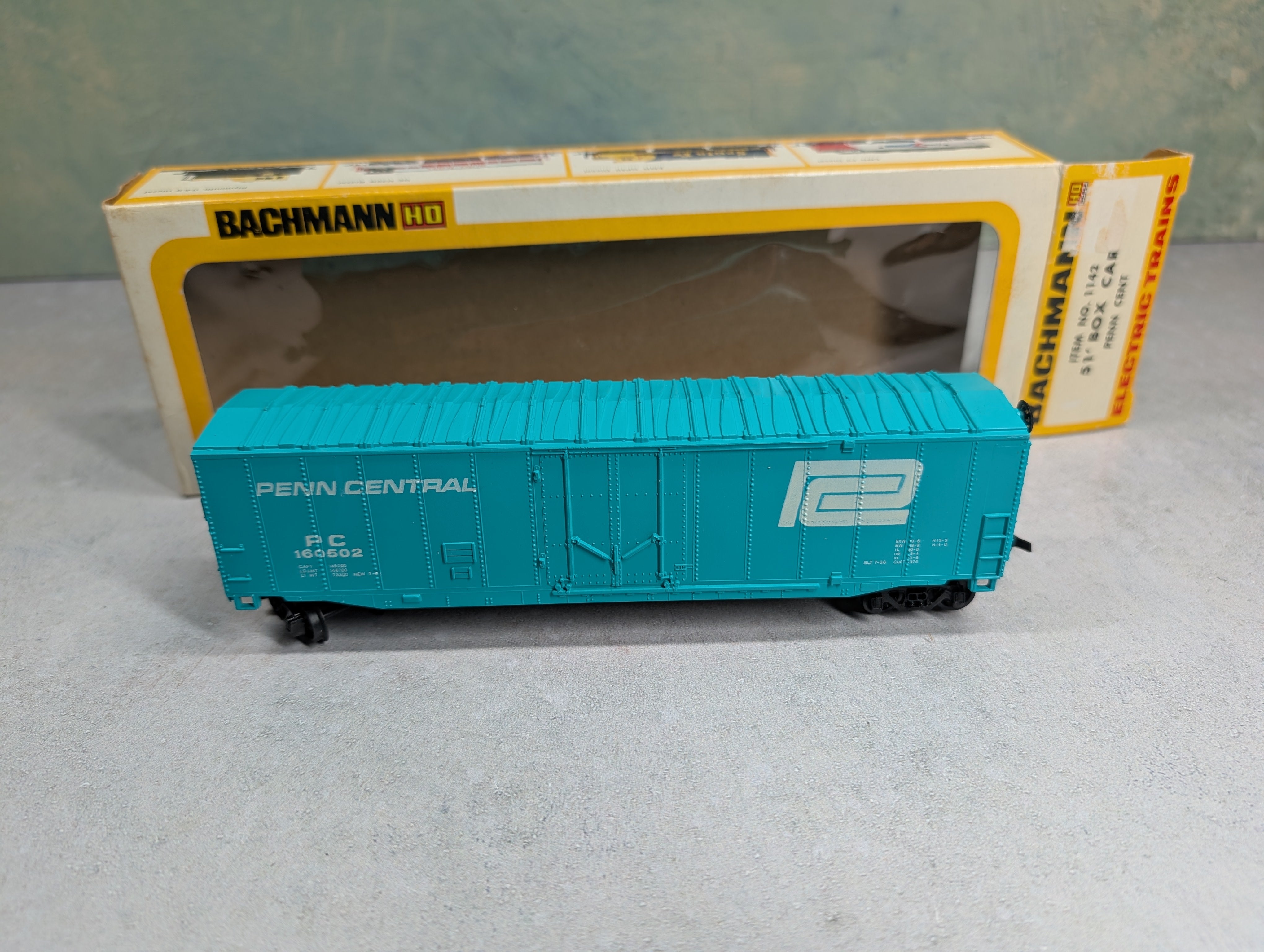 USED Bachmann HO Scale Lot of 50' Box Cars MLW, ATSF, UP, PC, SWIFT
