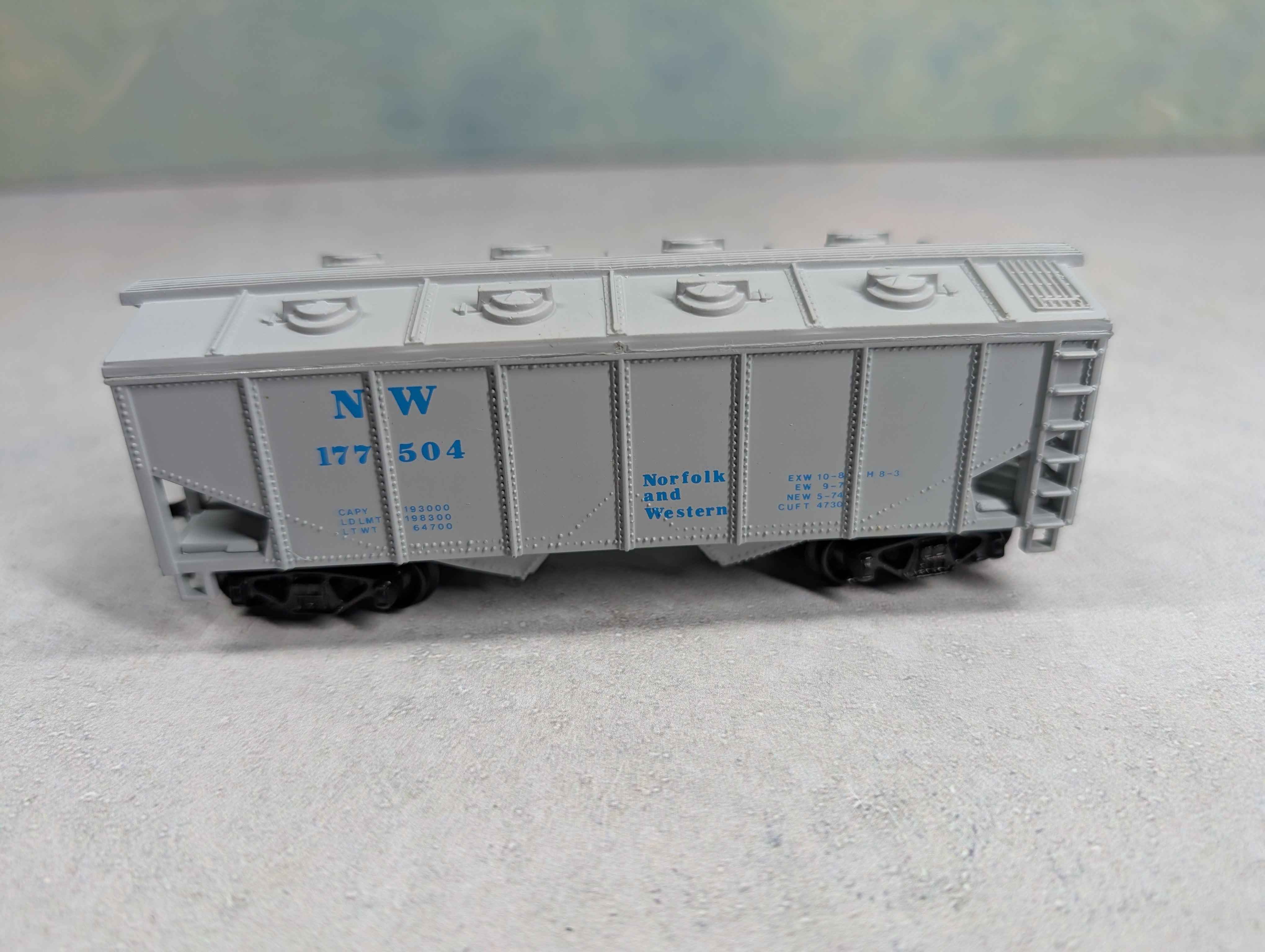 USED Model Power HO Scale Covered Hopper Norfolk & Western NW #177504