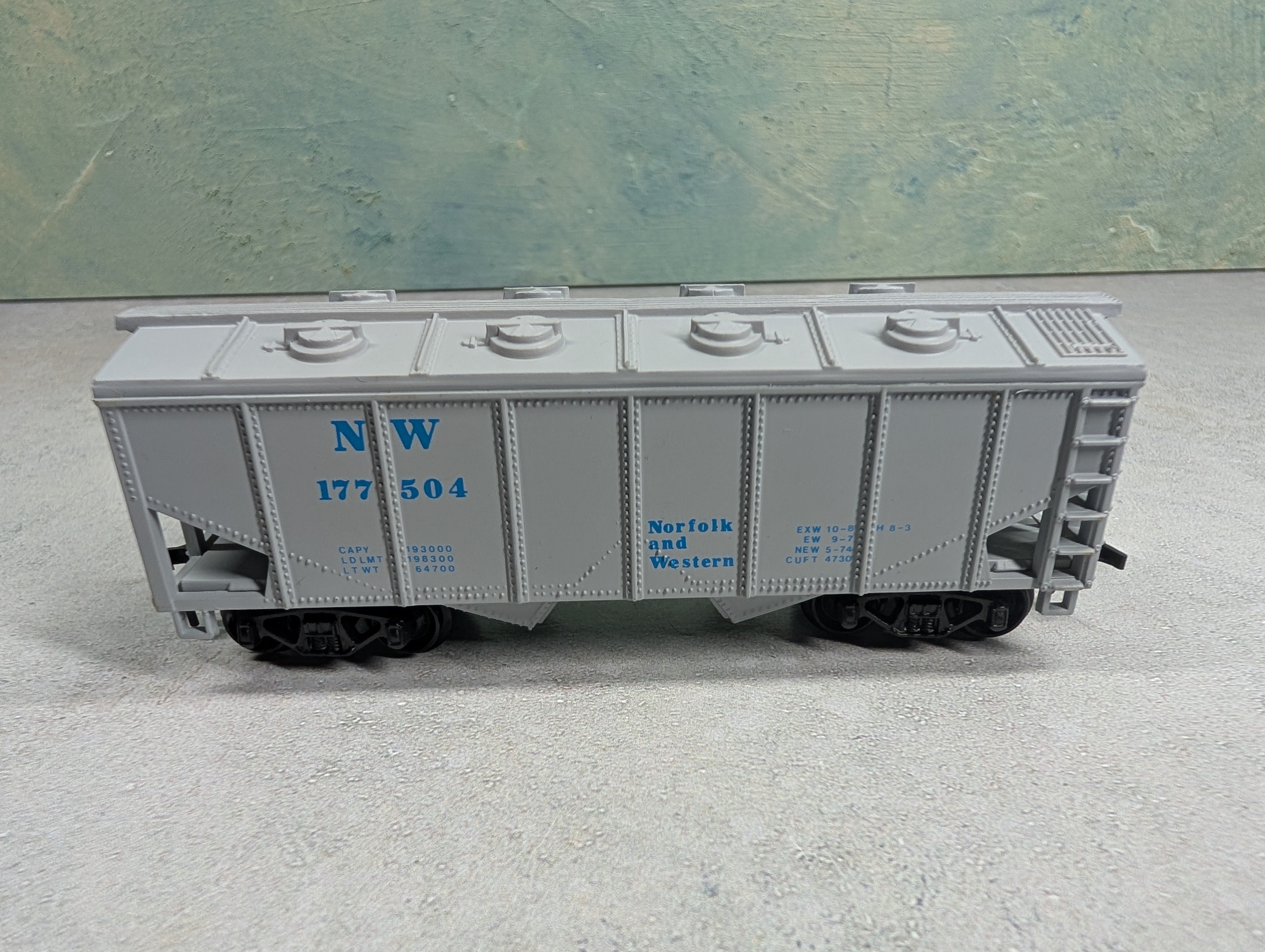 USED Model Power HO Scale Covered Hopper Norfolk & Western NW #177504