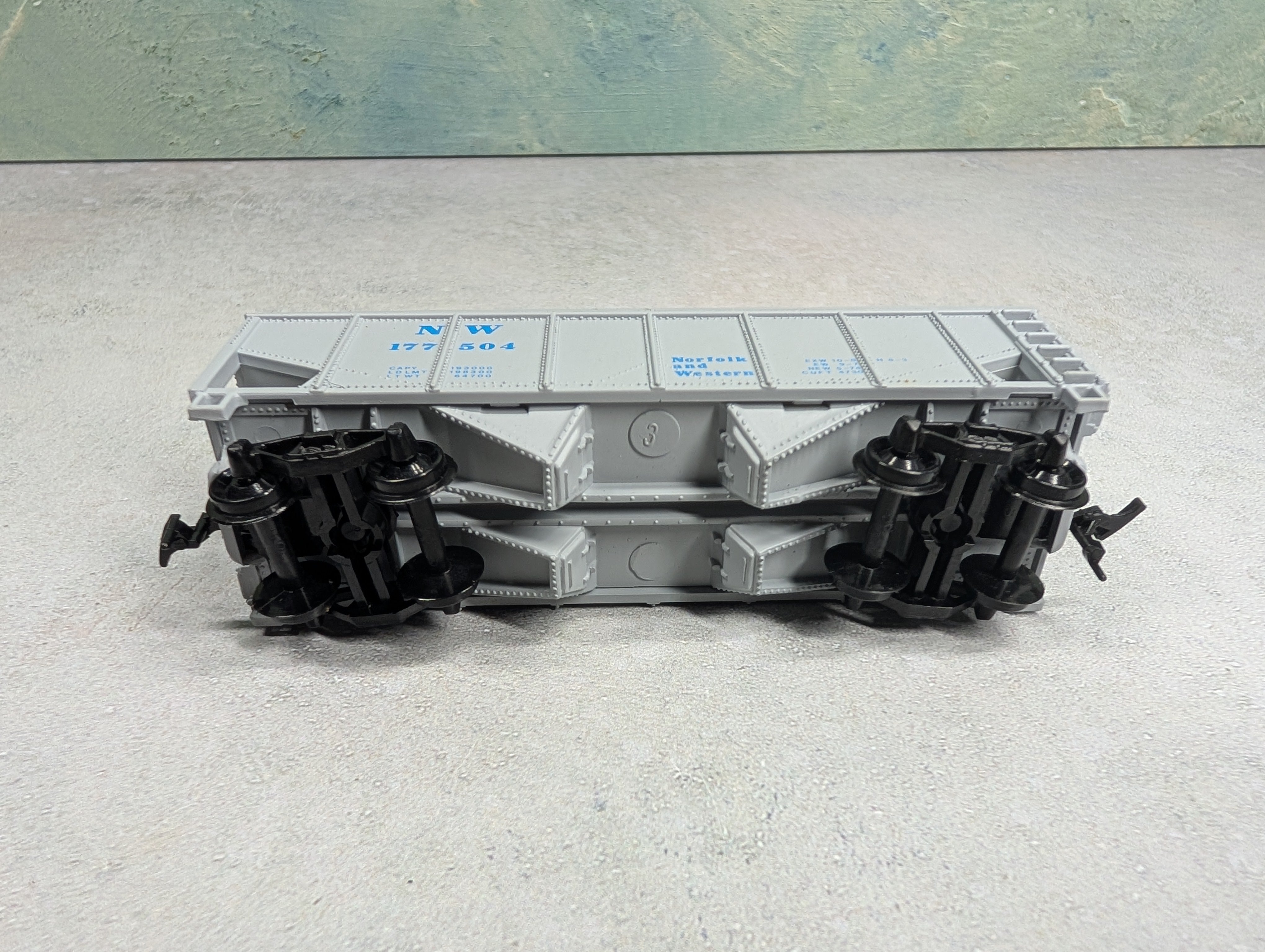 USED Model Power HO Scale Covered Hopper Norfolk & Western NW #177504