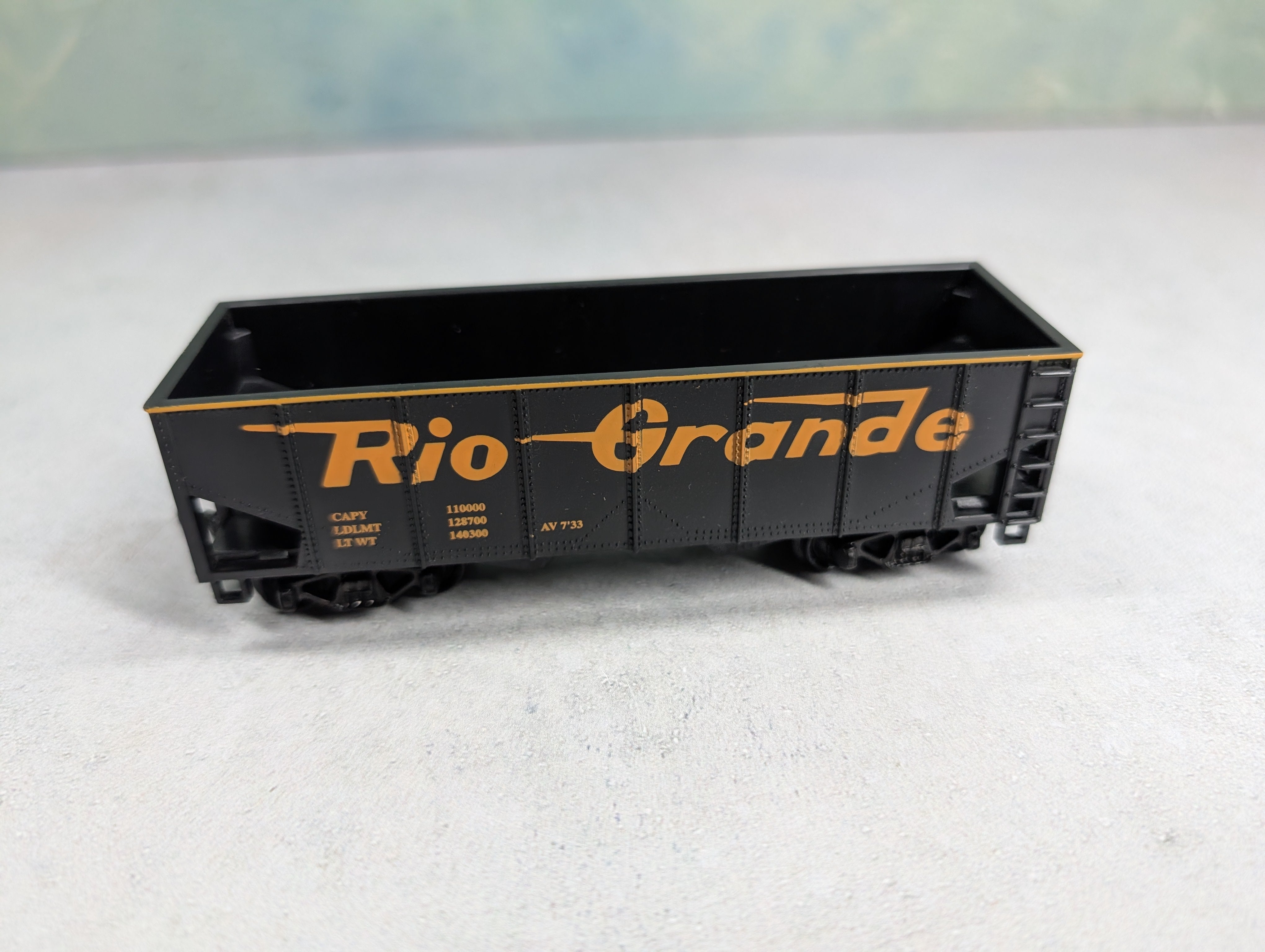USED Model Power HO Scale 2 Bay Hopper Rio Grande
