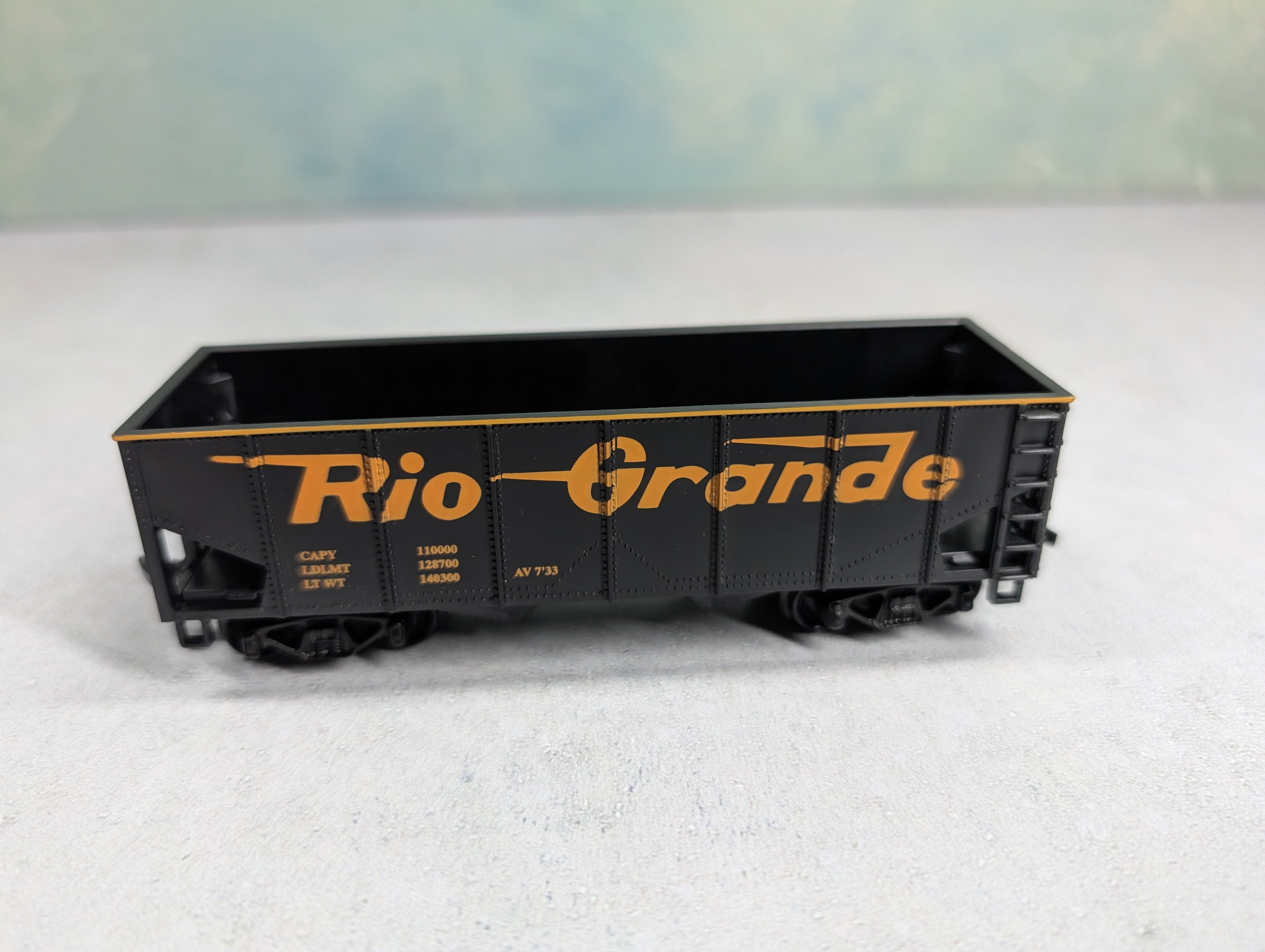 USED Model Power HO Scale 2 Bay Hopper Rio Grande