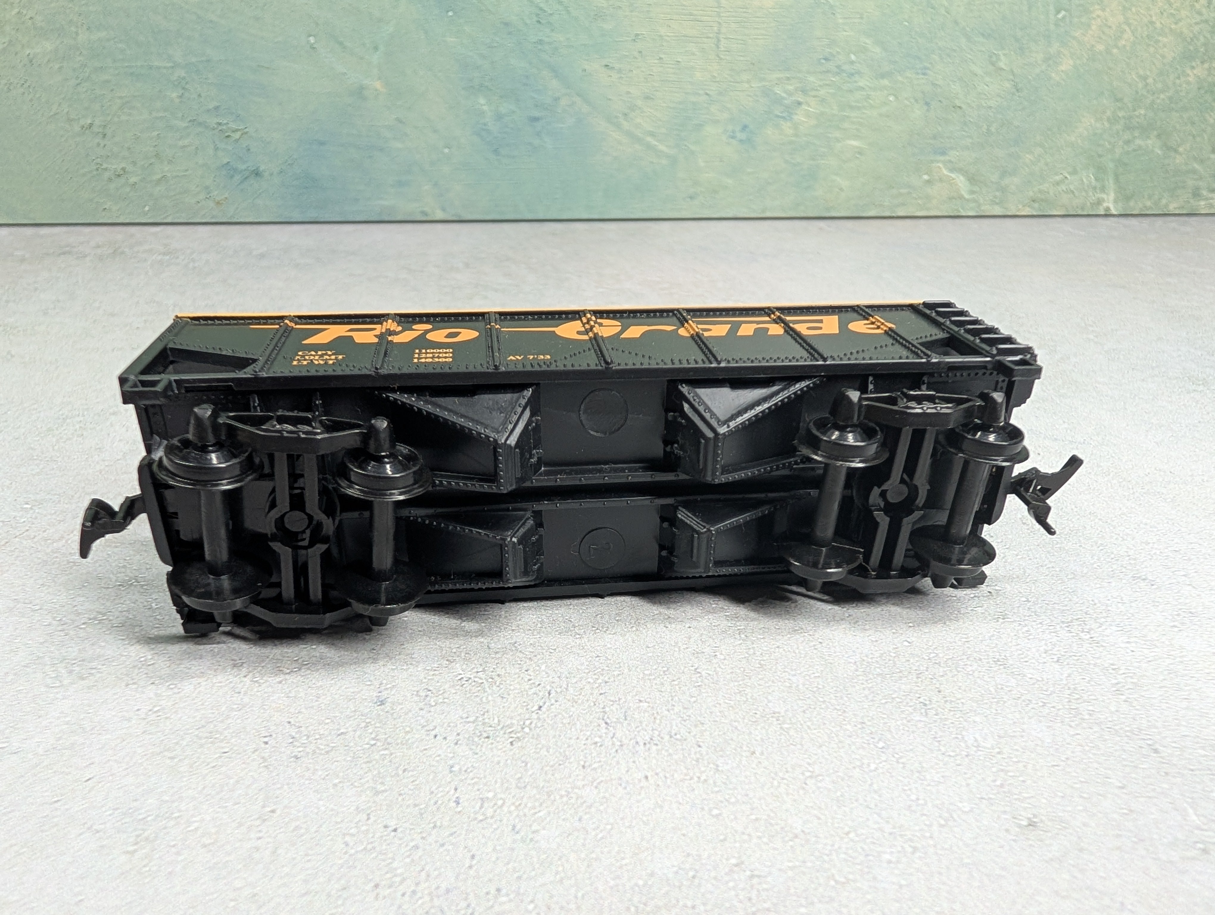 USED Model Power HO Scale 2 Bay Hopper Rio Grande