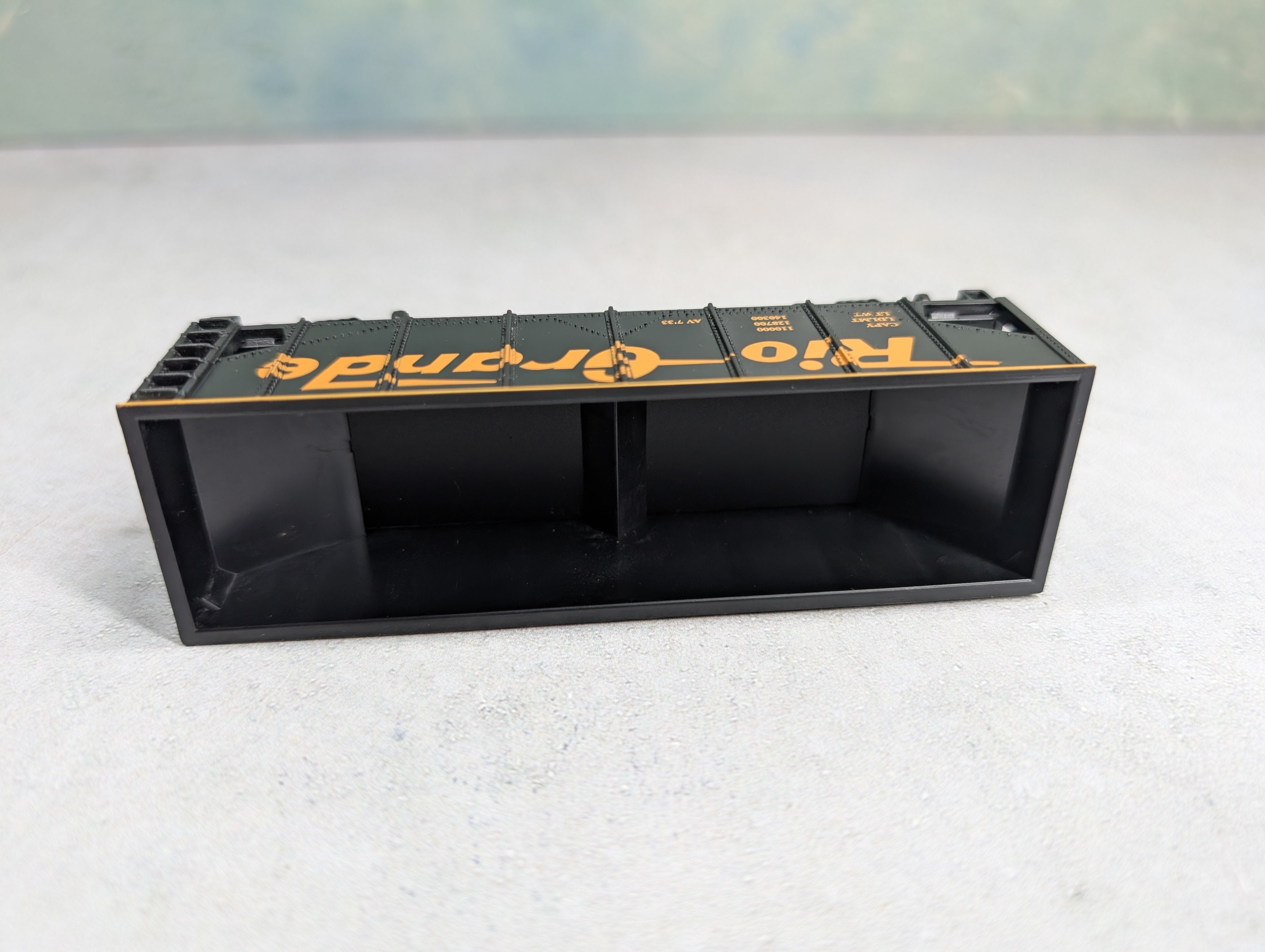 USED Model Power HO Scale 2 Bay Hopper Rio Grande