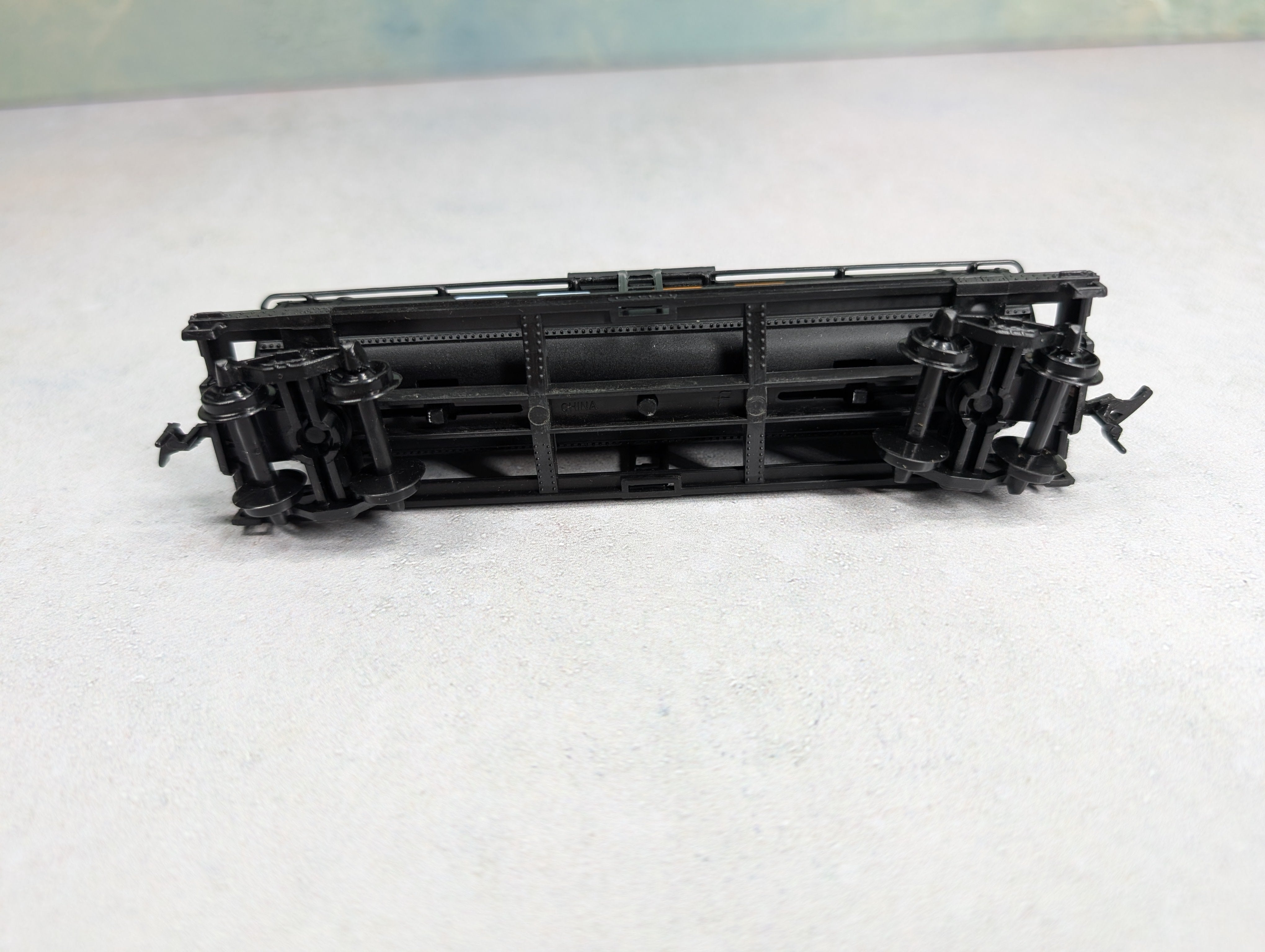 USED Model Power HO Scale Chemical Tank Car Tank-Train GATX #10450