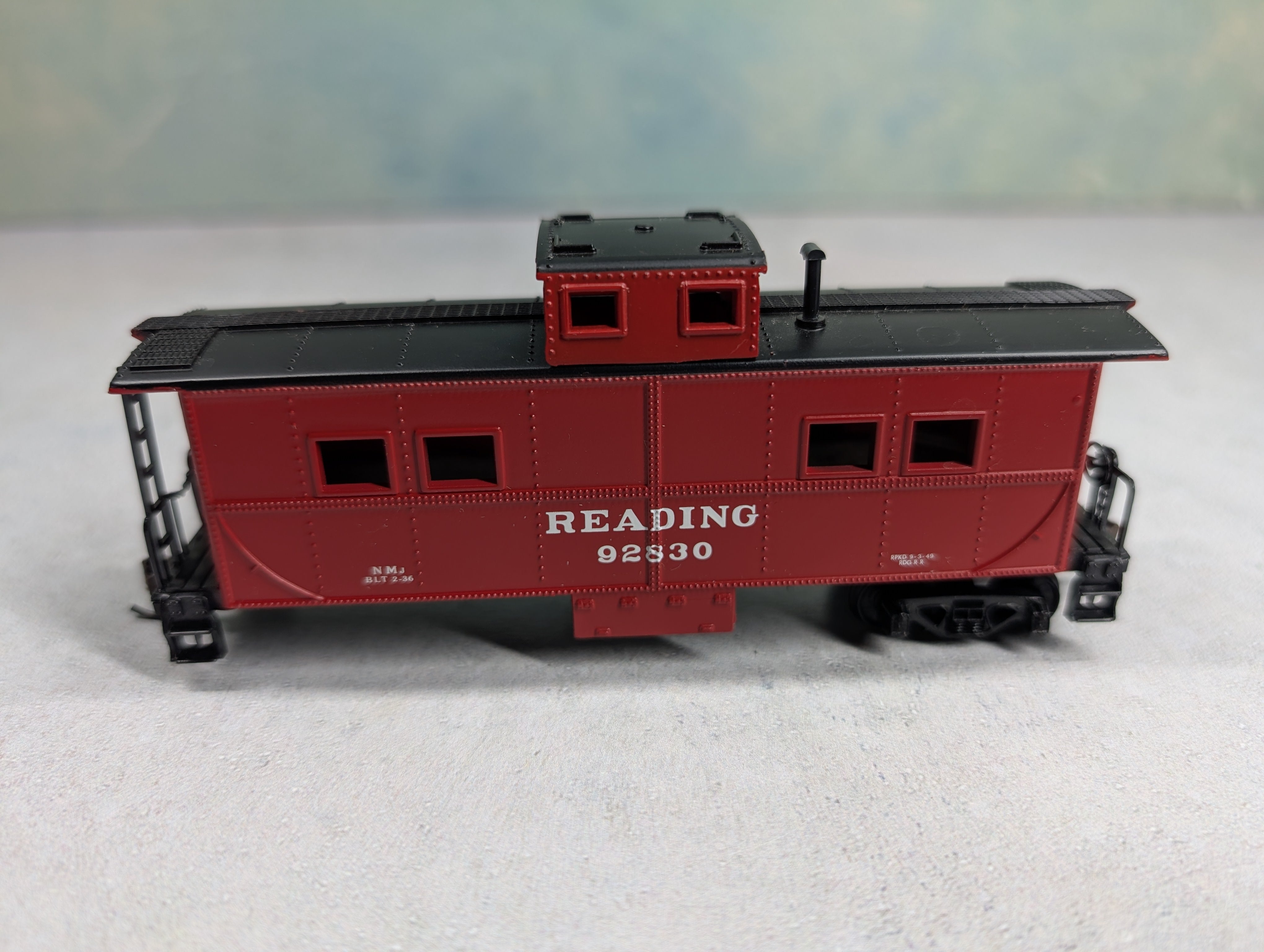 USED Mantua 726-621 HO Scale Caboose Reading #92830 Knuckle Couplers