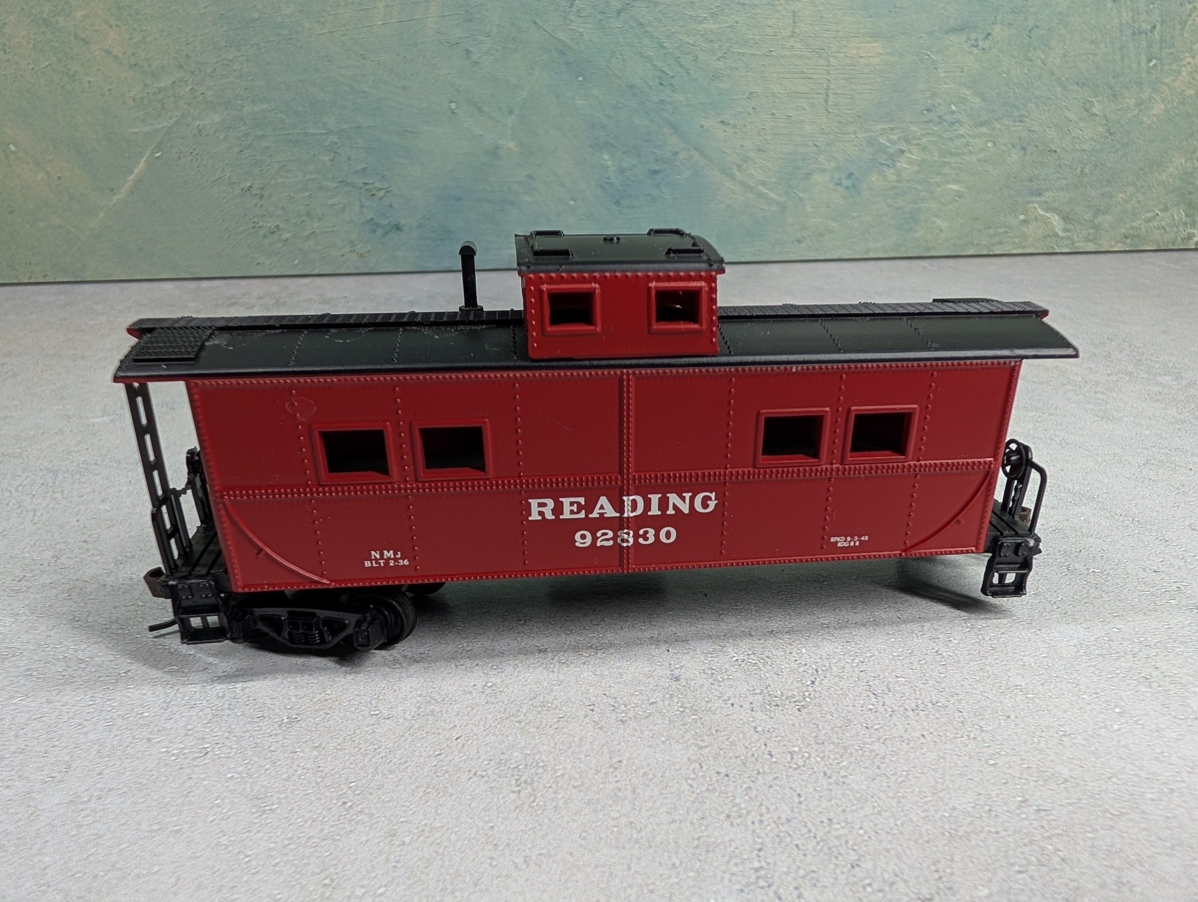 USED Mantua 726-621 HO Scale Caboose Reading #92830 Knuckle Couplers
