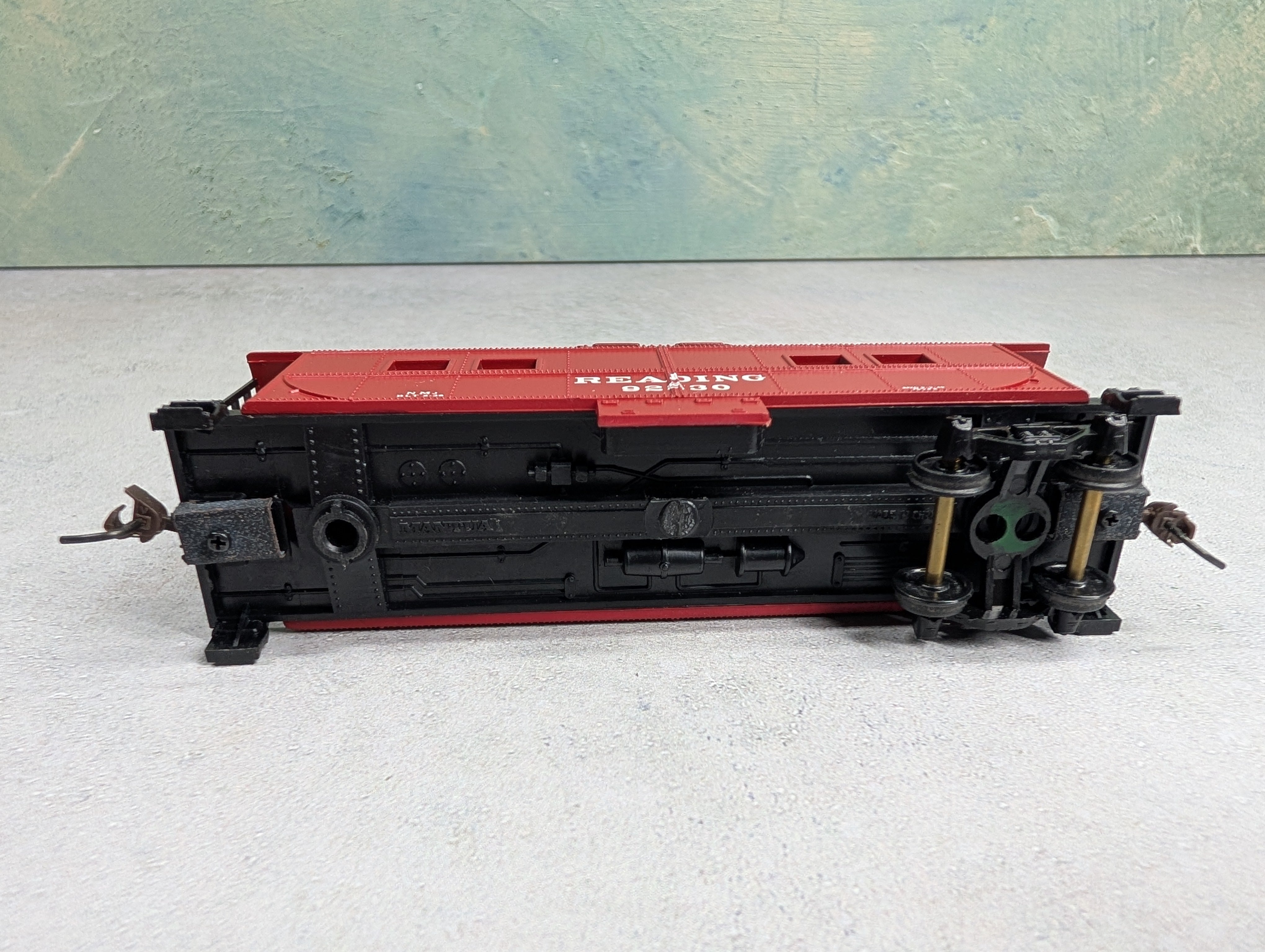 USED Mantua 726-621 HO Scale Caboose Reading #92830 Knuckle Couplers