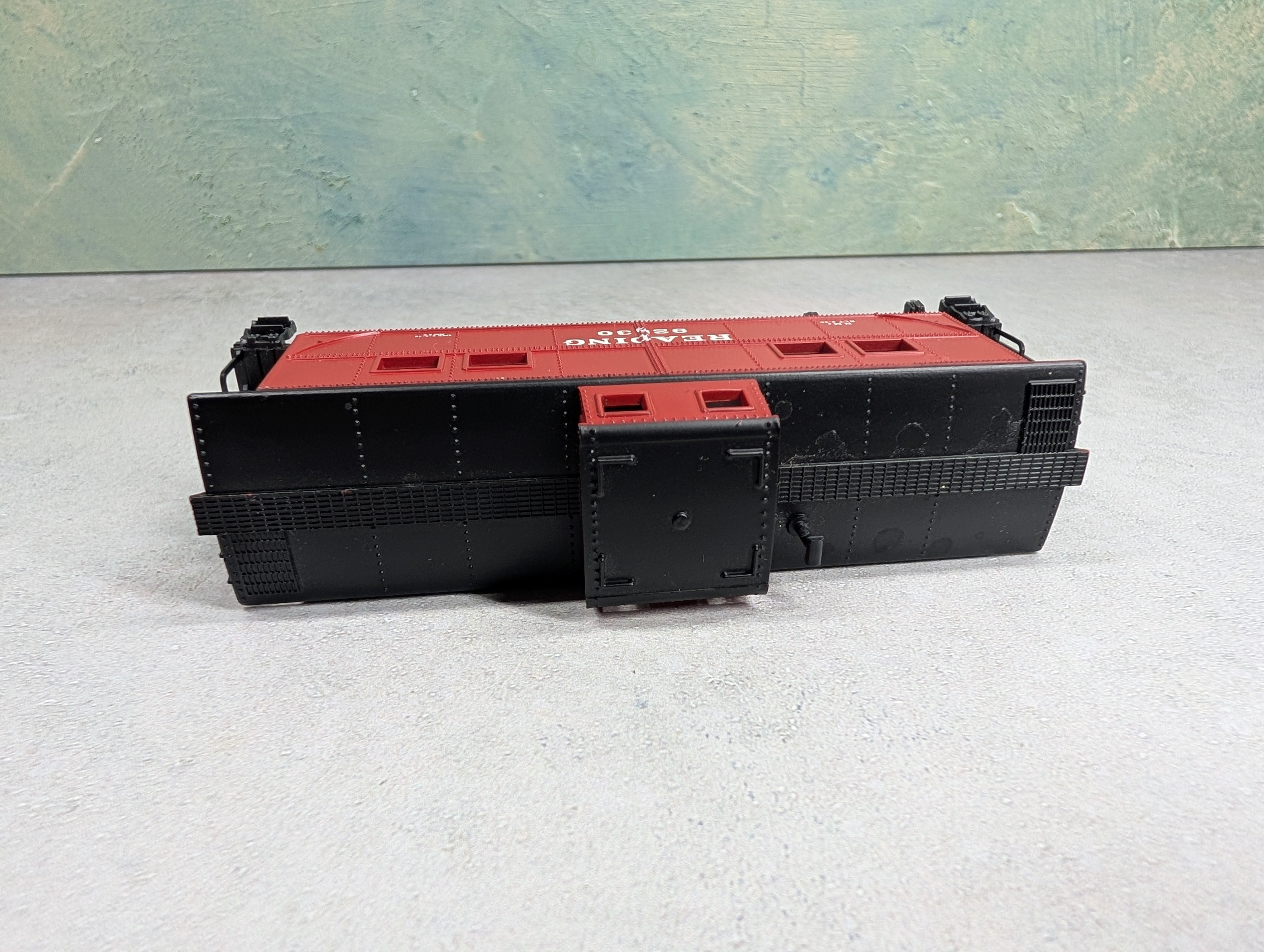 USED Mantua 726-621 HO Scale Caboose Reading #92830 Knuckle Couplers