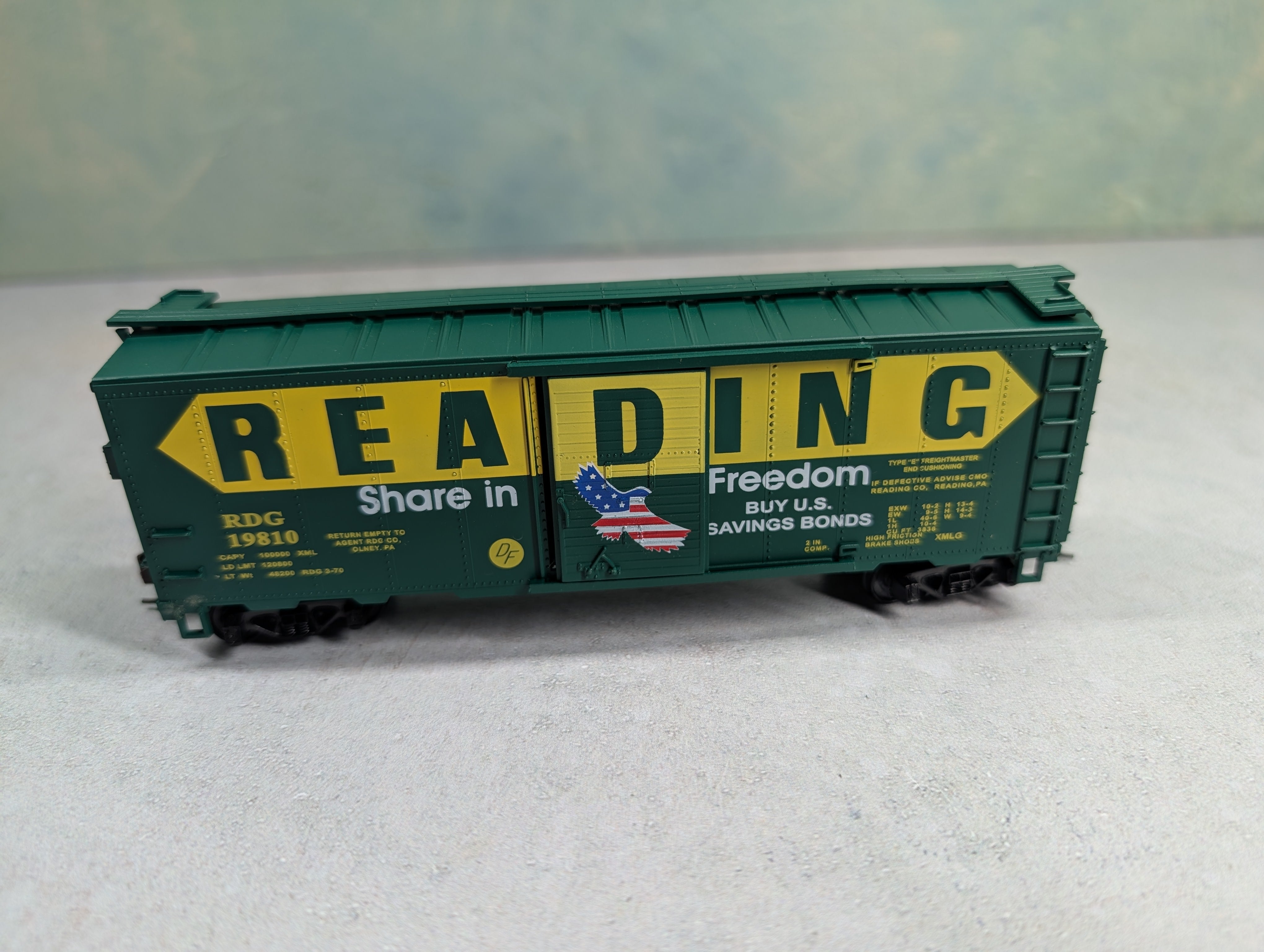 USED Mantua 734186 HO Scale Classics 40' Box Car Reading RDG #19810 Knuckle Couplers